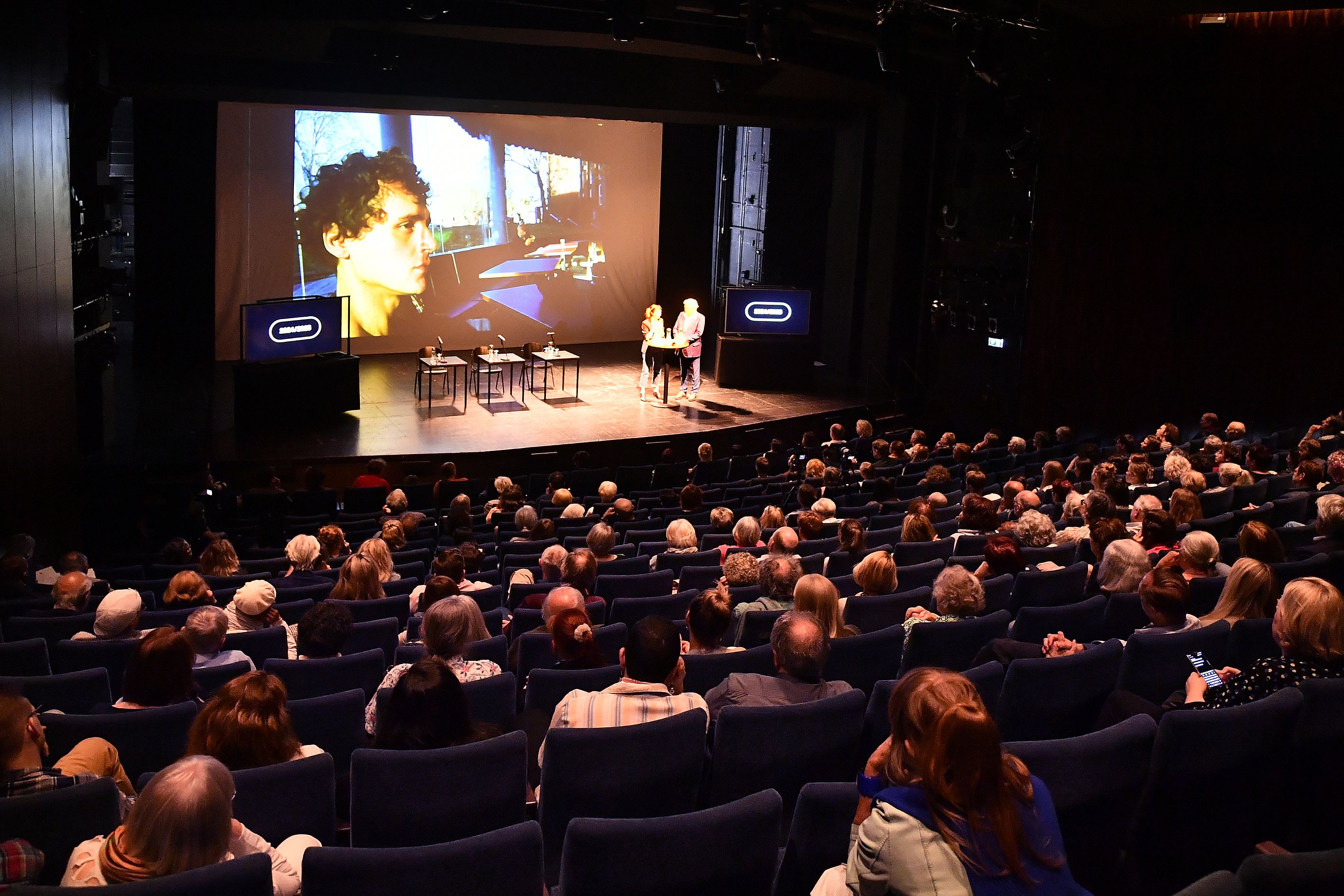 Zwei Zuschauer wollten die Aufführung verhindern. (Symbolbild)