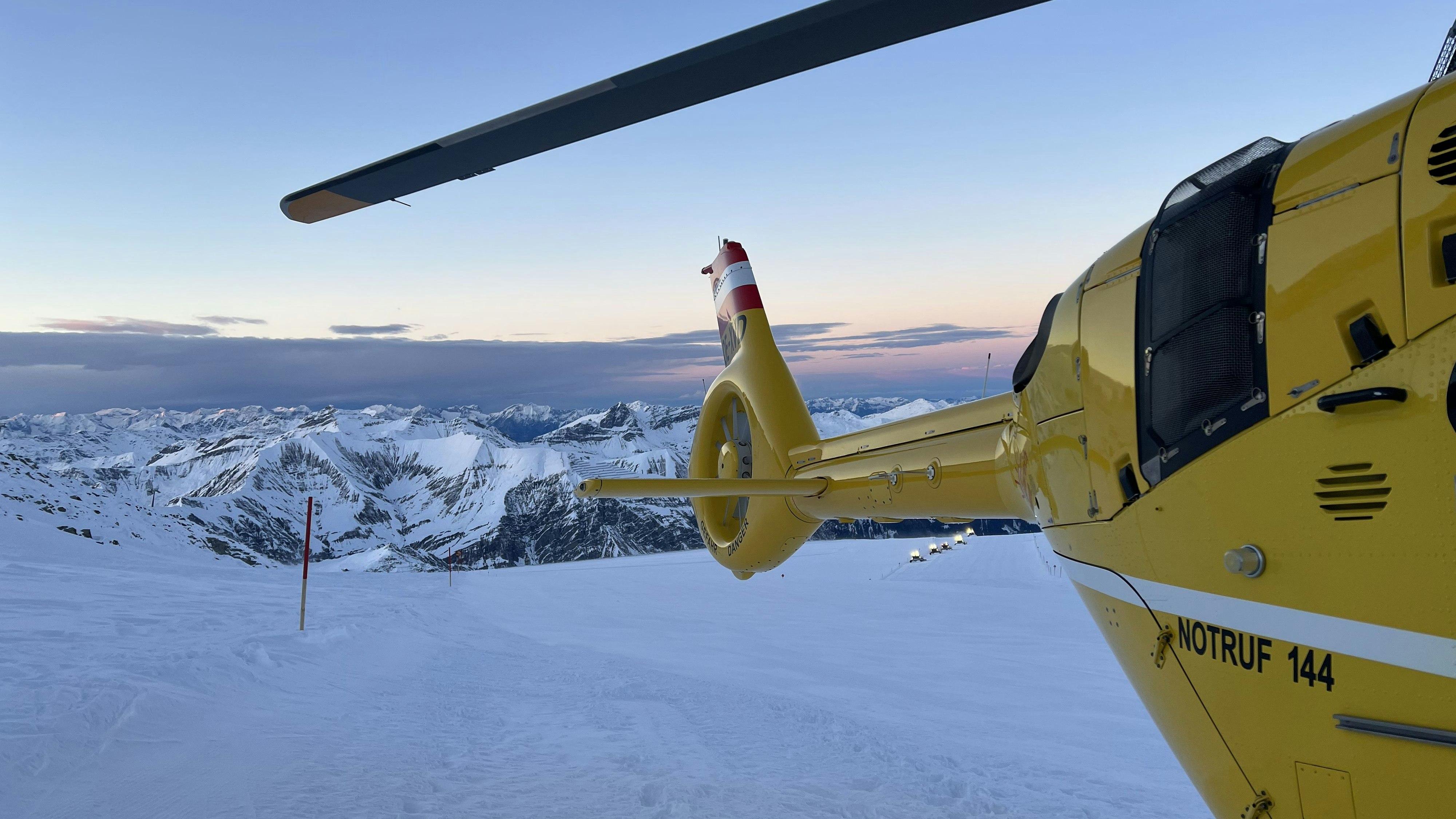 Heute.at - Tödlicher Unfall! Skifahrer steckt kopfüber im Schnee