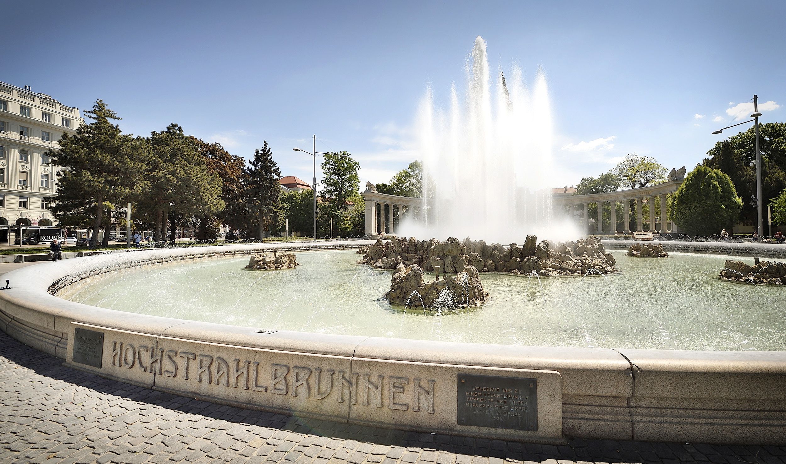 Der Hochstrahlbrunnen am Wiener Schwarzenbergplatz