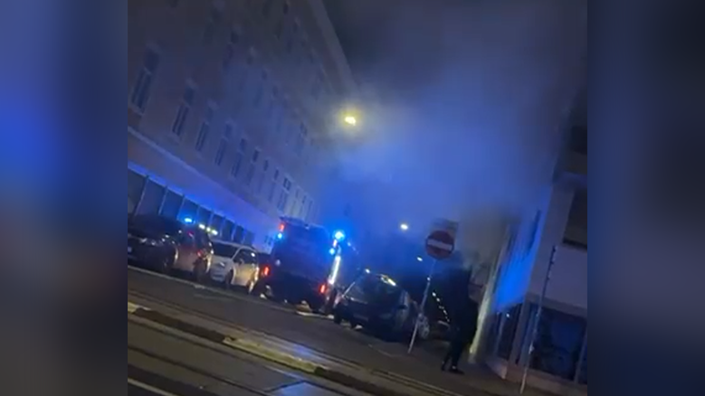 Heute.at - Wohnung in Flammen! Wienerin bei Brand verletzt