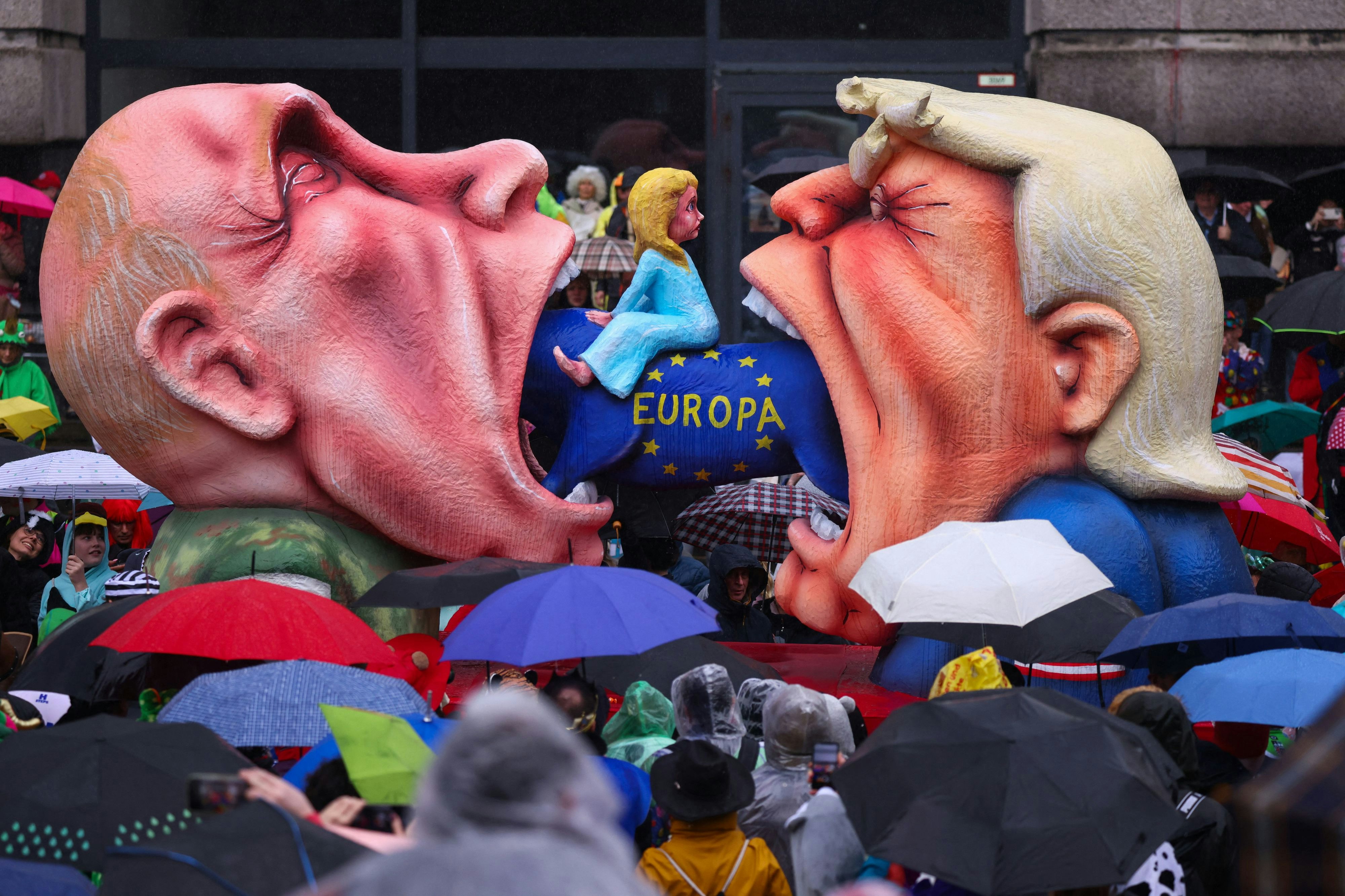 Europa wird aufgefressen: "Rosenmontag-Umzug" in Düsseldorf, Deutschland