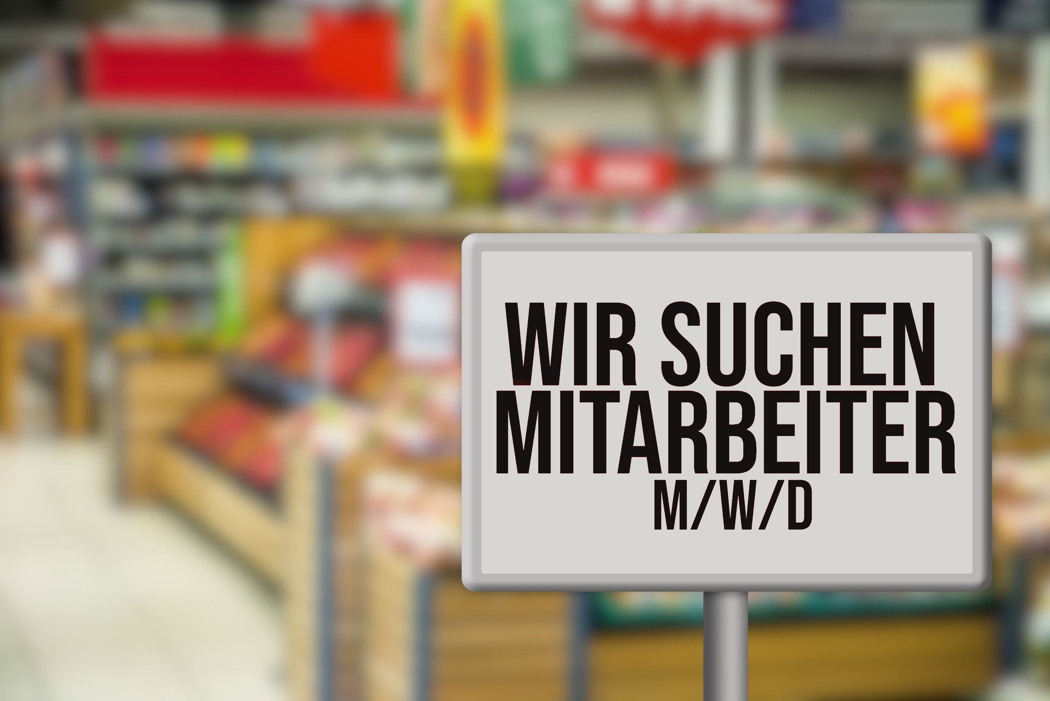 In zahlreichen Branchen fehlen Fachkräfte – eine neue Strategie der Regierung soll helfen.