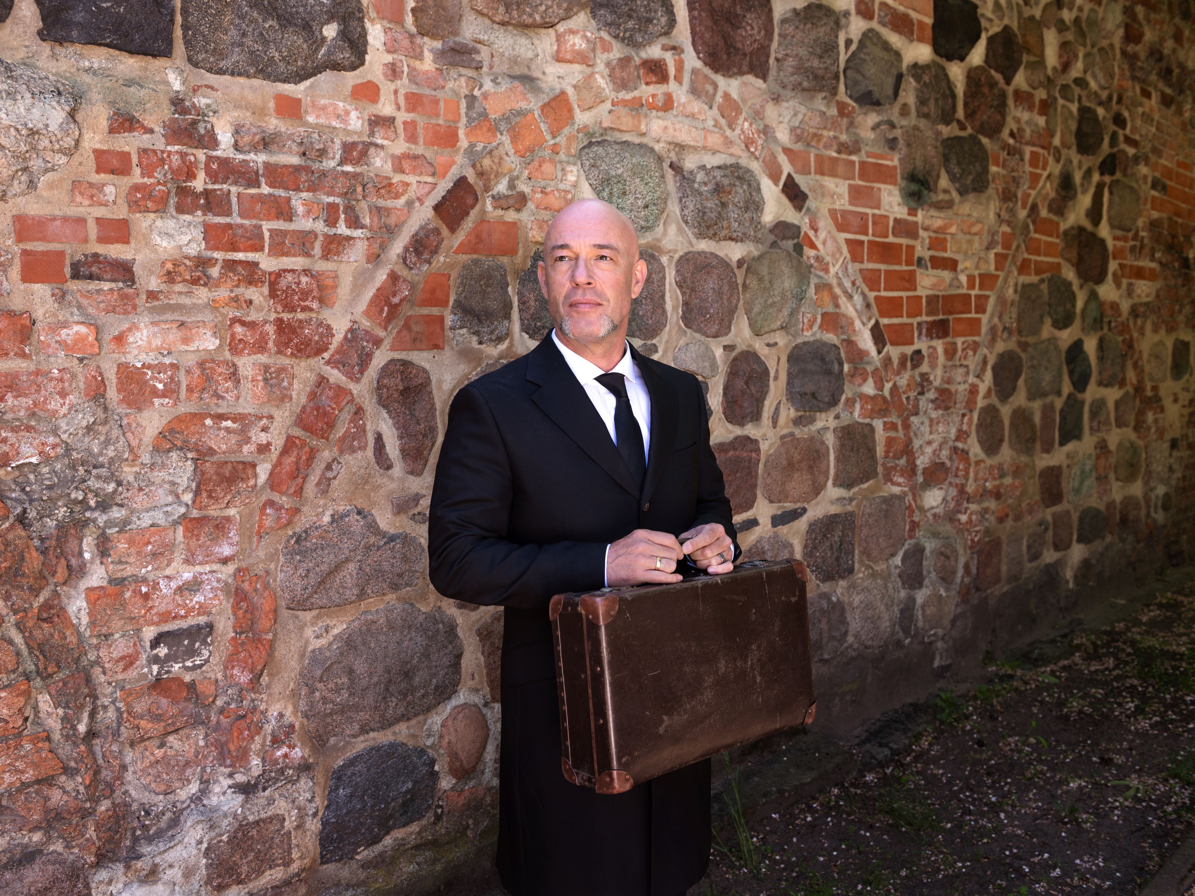 Der Graf von Unheilig hat seinen Koffer wieder gepackt. Im Juni kommt er nach Graz und auf die Burg Klam (OÖ).