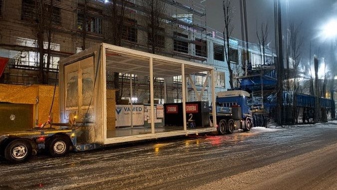 Die Anlieferung der Module erfolgte früh am Morgen.