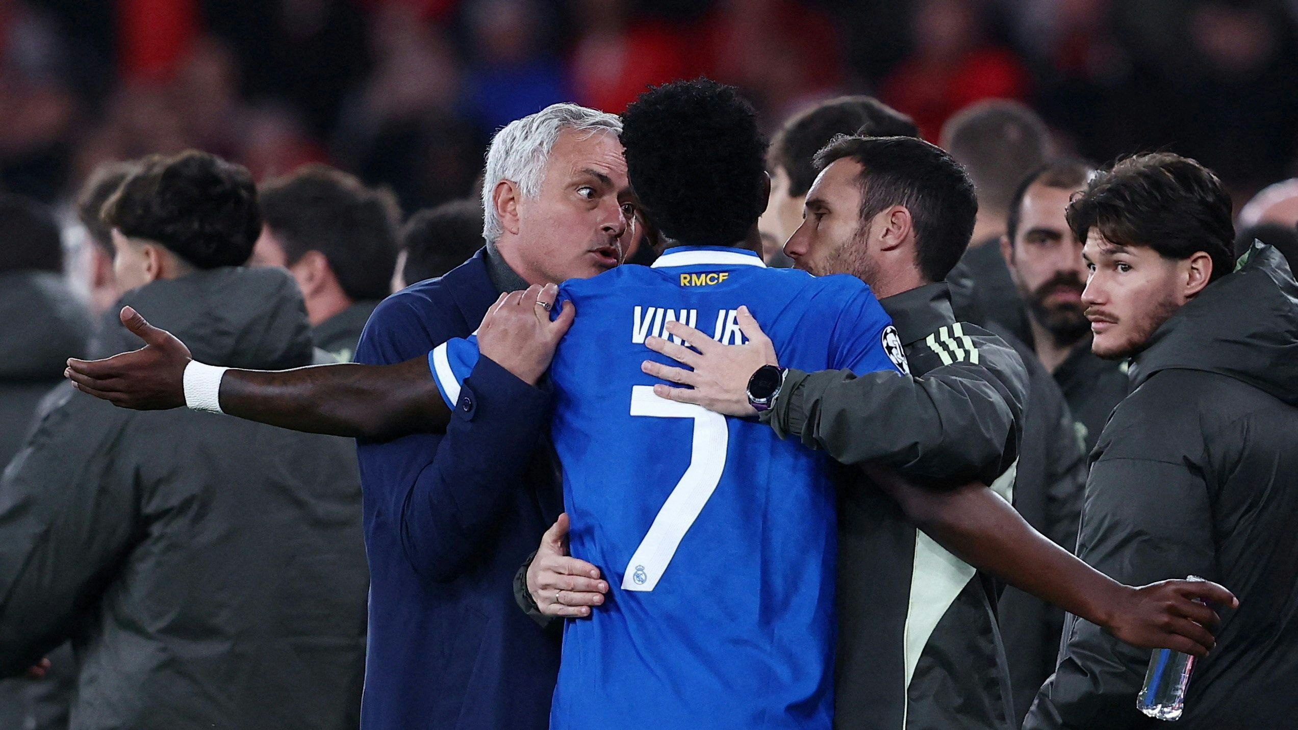 Jose Mourinho versuchte Vinicius zu beruhigen. 