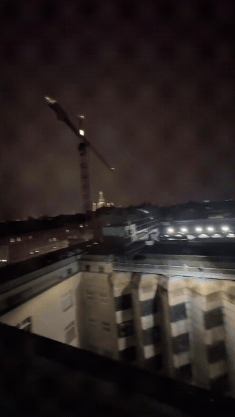 Blick vom Dach der Justizanstalt Josefstadt: Von hier aus filmten Jugendliche in Richtung Innenhof und Zellen.