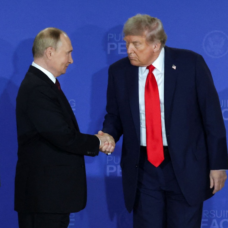 Der Kreml macht den USA große Versprechungen für die Zeit nach dem Krieg: Öl aus der Arktis, ein atomgetriebenes Rechenzentrum, ein Tunnel unter der Beringstraße. Wie Europa ausgebootet wird und warum iPhones in Moskau aktuell weniger kosten als in London.