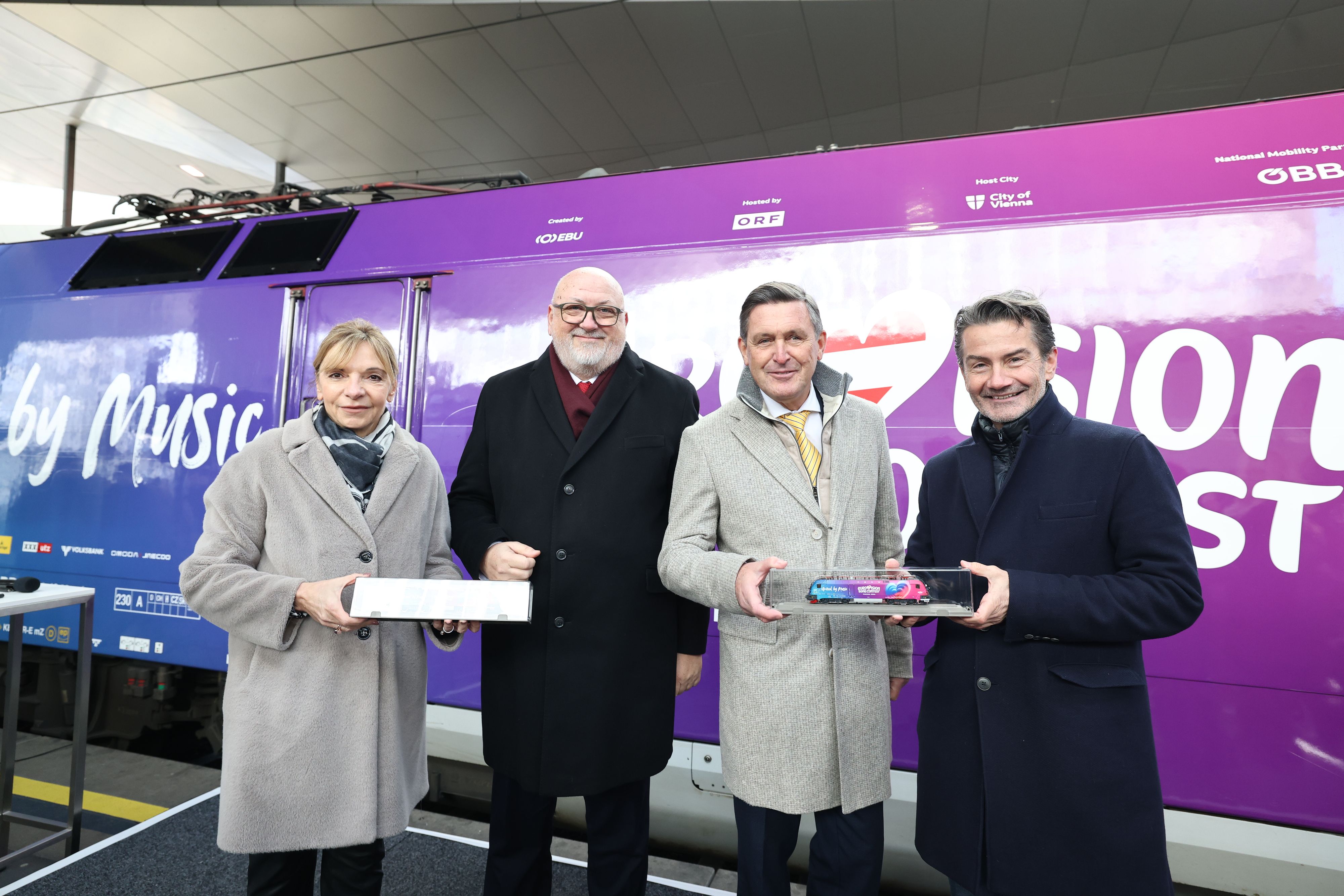 Karin Seywald-Czihak, Geschäftsführerin der ÖBB-Werbung GmbH, ÖBB CEO Andreas Matthä, Mobilitätsminister Peter Hanke und ORF-Generaldirektor Roland Weißmann (v.l.)