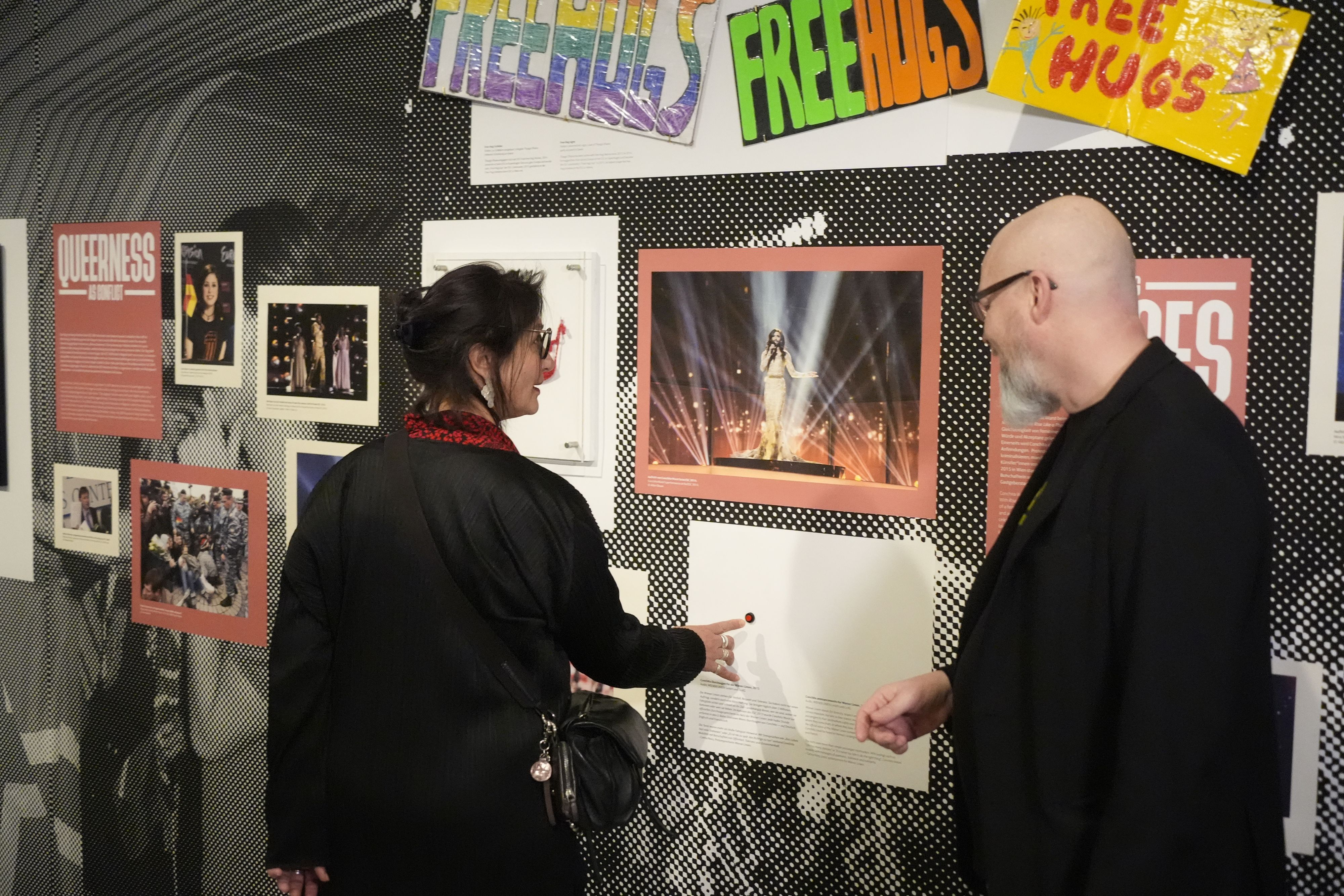 Kulturstadträtin Veronica Kaup-Hasler und Kurator Marco Schreuder.