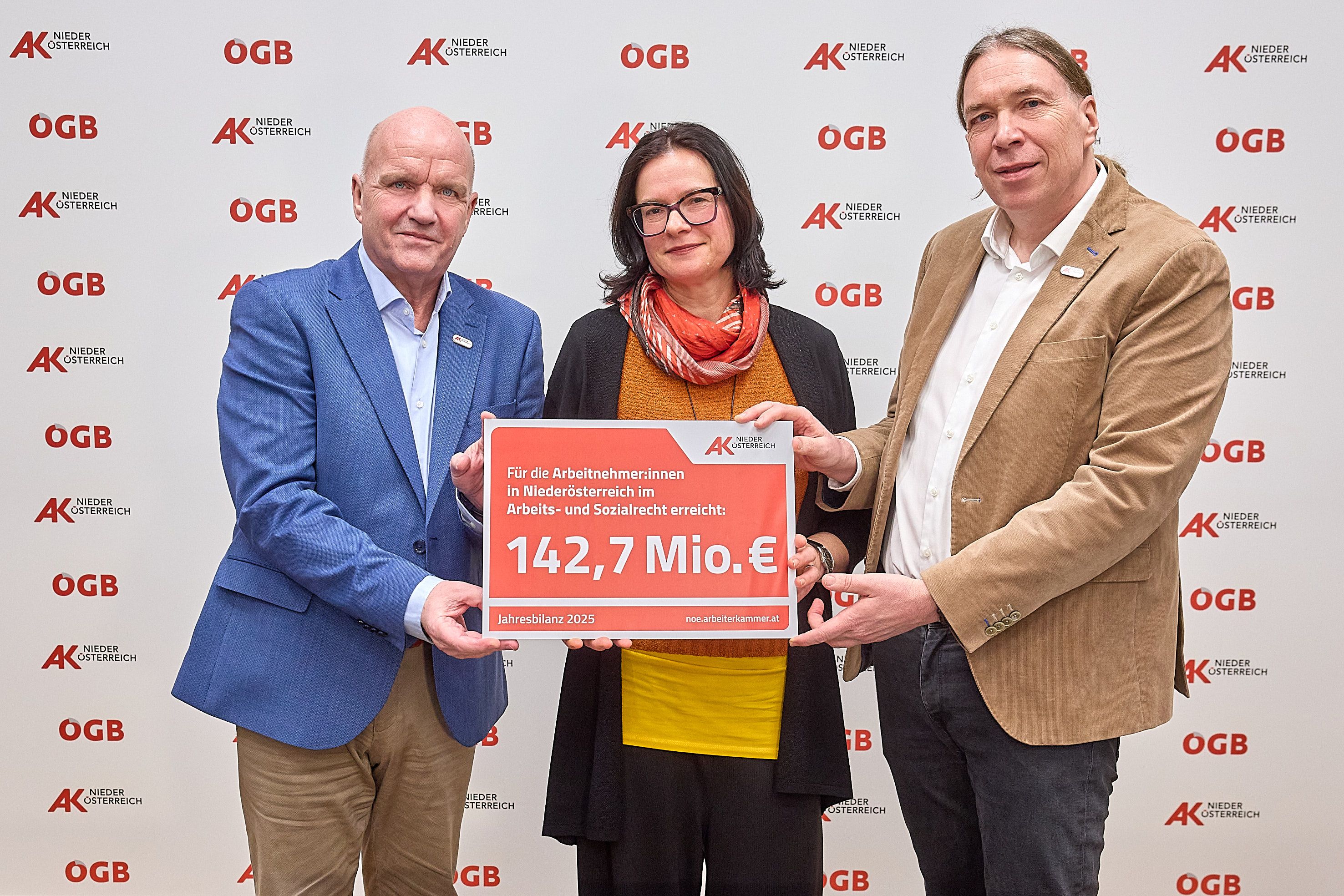 AK Niederösterreich-Präsident und ÖGB NÖ-Vorsitzender Markus Wieser, die Leiterin des Rechtsschutzbüros West, Vera Kmenta-Spalofsky, und der Leiter der Abteilung Regionale Aufgaben, Thomas Kaindl