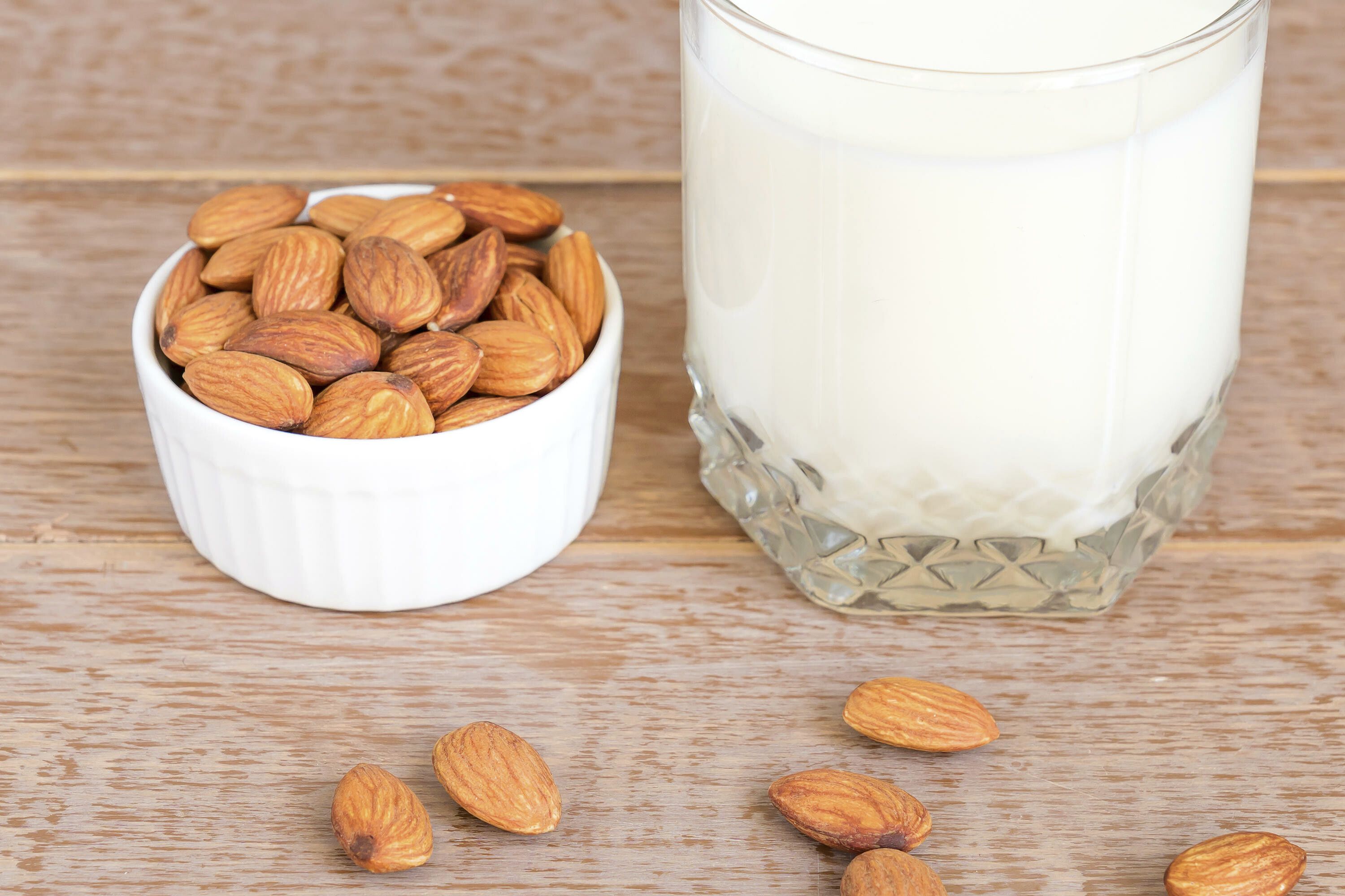 Das deutsche Bundesinstitut für Risikobewertung (BfR) hat 162 Drinks untersucht. Mandeldrinks fielen besonders negativ auf.