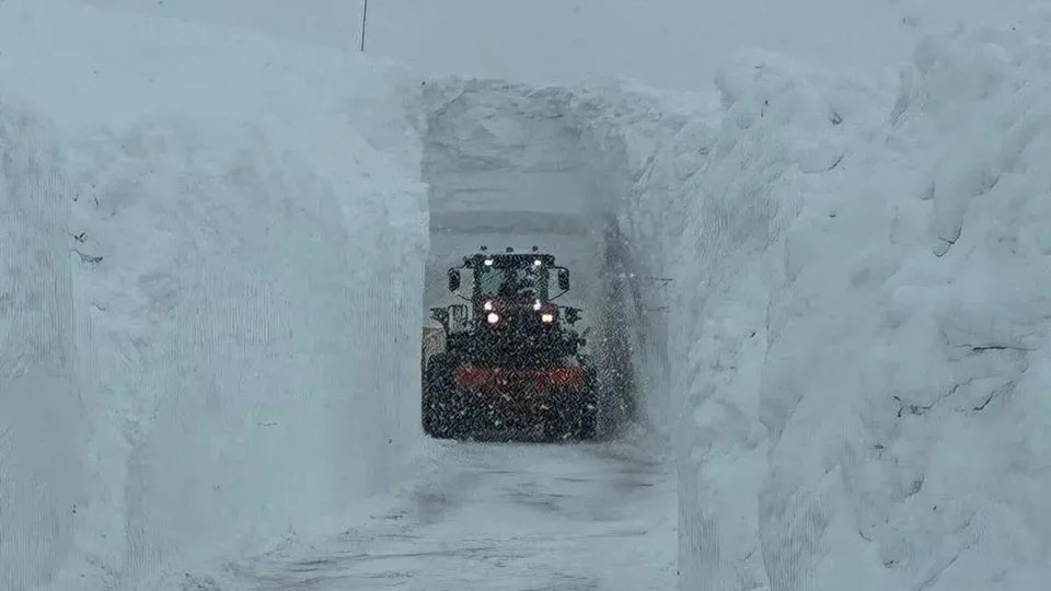 Heute.at - Bis zu 10 Meter Schnee! Skiorte von Außenwelt isoliert