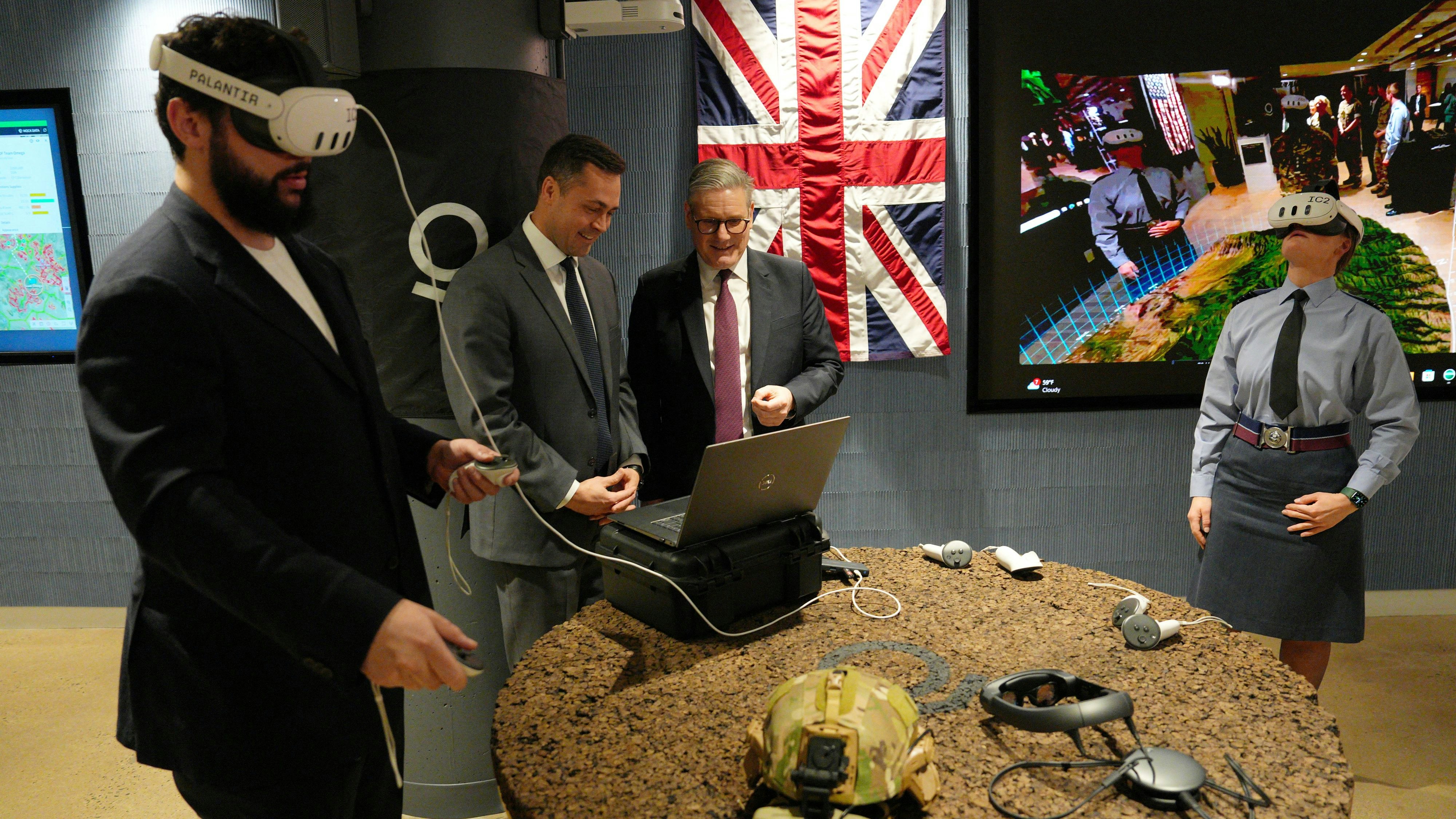 Premierminister Keir Starmer im Hauptquartier von Palantir Technologies in Washington: Großbritannien nutzt die Überwachungssoftware