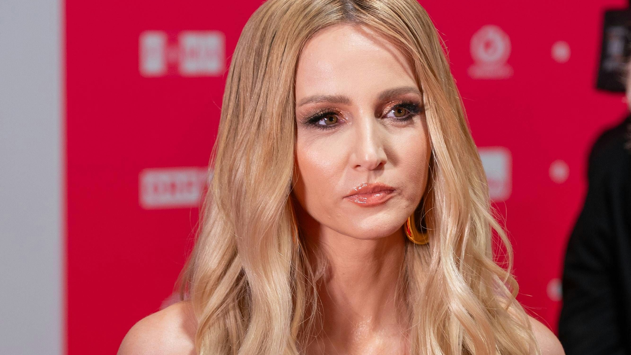 Heute.at - Melissa im Schock: Fremder drängt sie von Fahrbahn