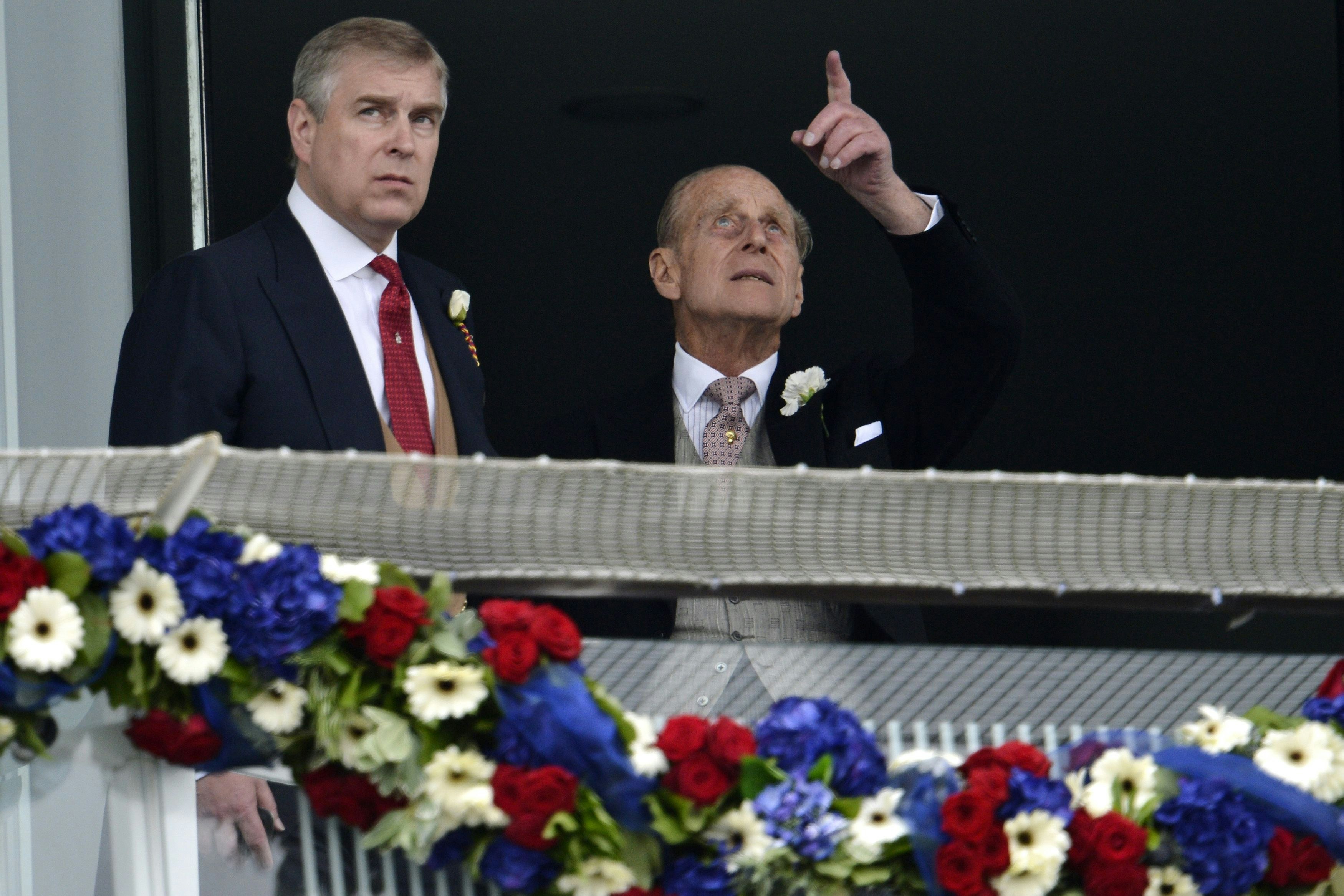 Prinz Andrew 2012 mit seinem Vater, Prinz Philipp: "Ihm wurden nie Grenzen gesetzt", sagt Andrews Biograf