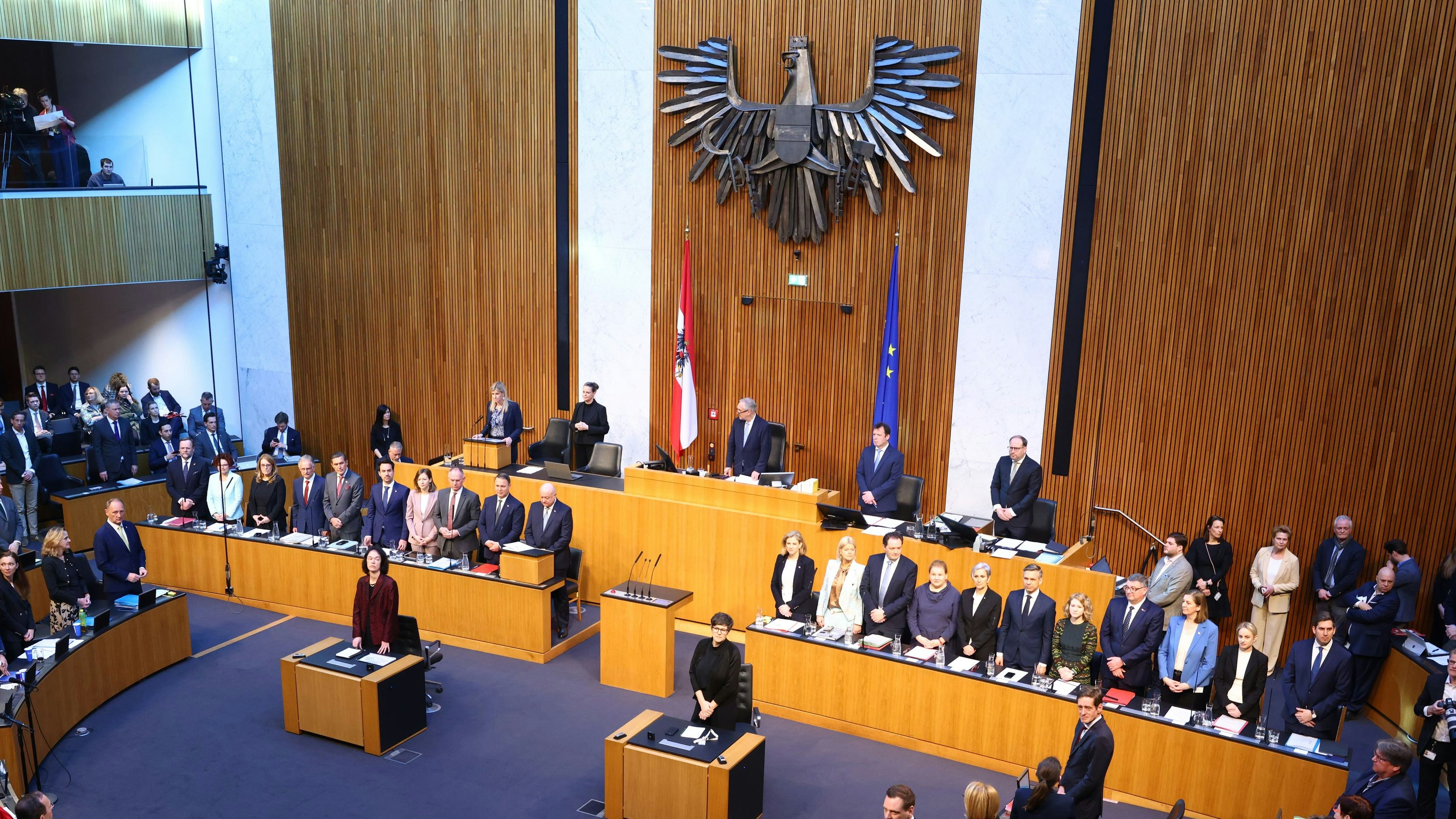 Die XXL-Regierung verschlingt Millionen.