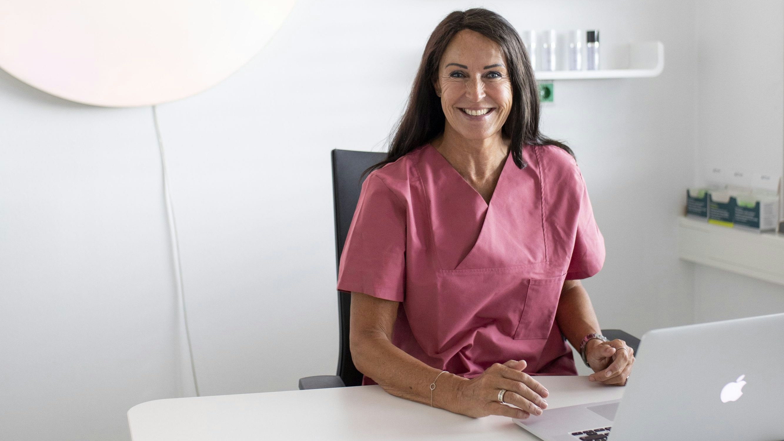 Dr. Marie-Theres Kasimir ist Dermatologin und sorgt sich um die "Skin Fitness" ihrer Patienten.