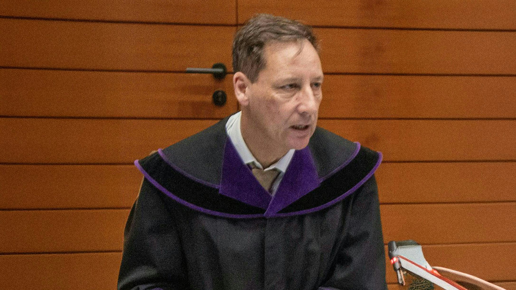 Richter Norbert Hofer im Landesgericht Innsbruck: "Ich tue mir hart, Ihre Variante mit den mir vorliegenden Bildern zu vereinbaren."