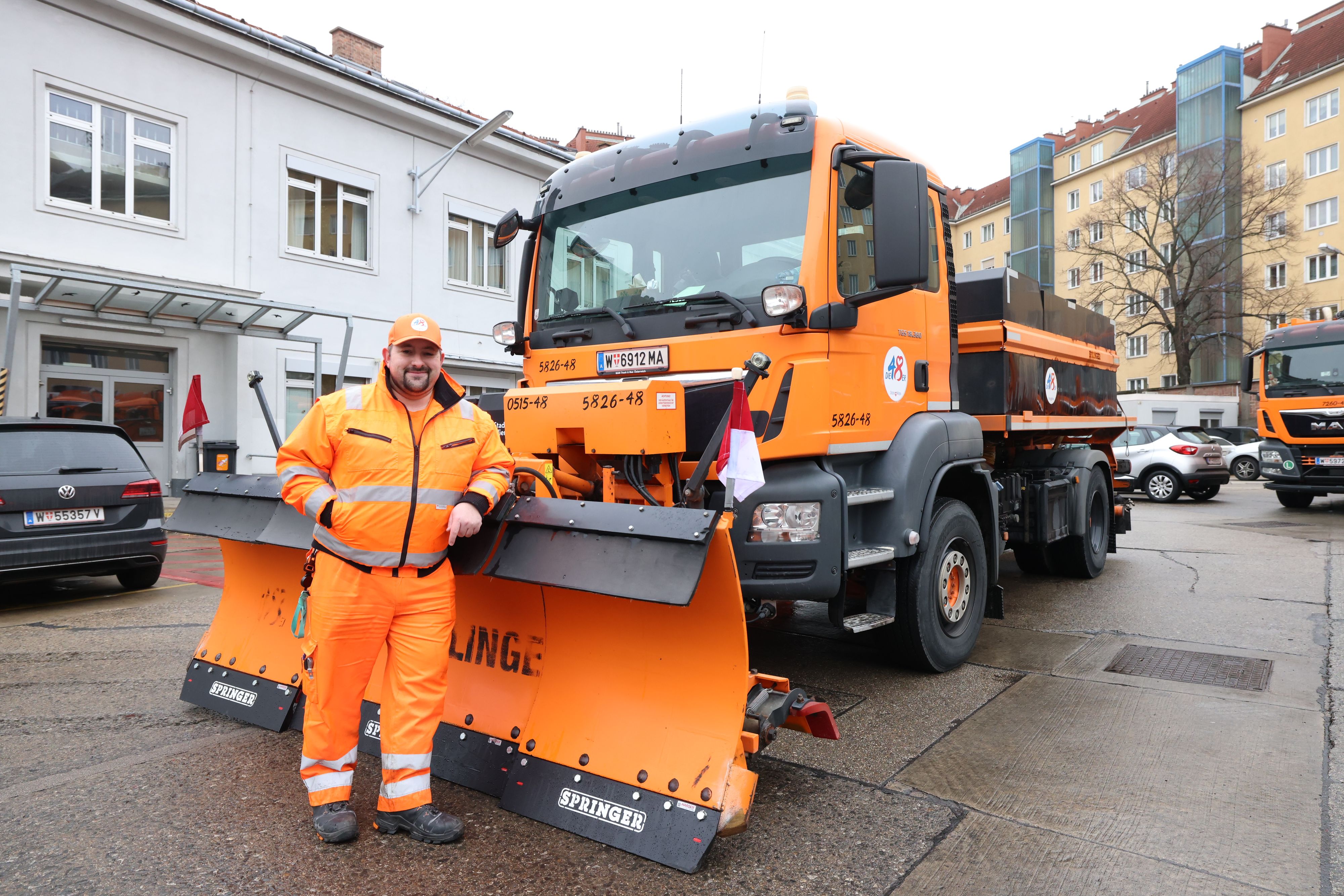 Heute.at - Zwölf Stunden Einsatz – Daniel stellt sich Schneewalze