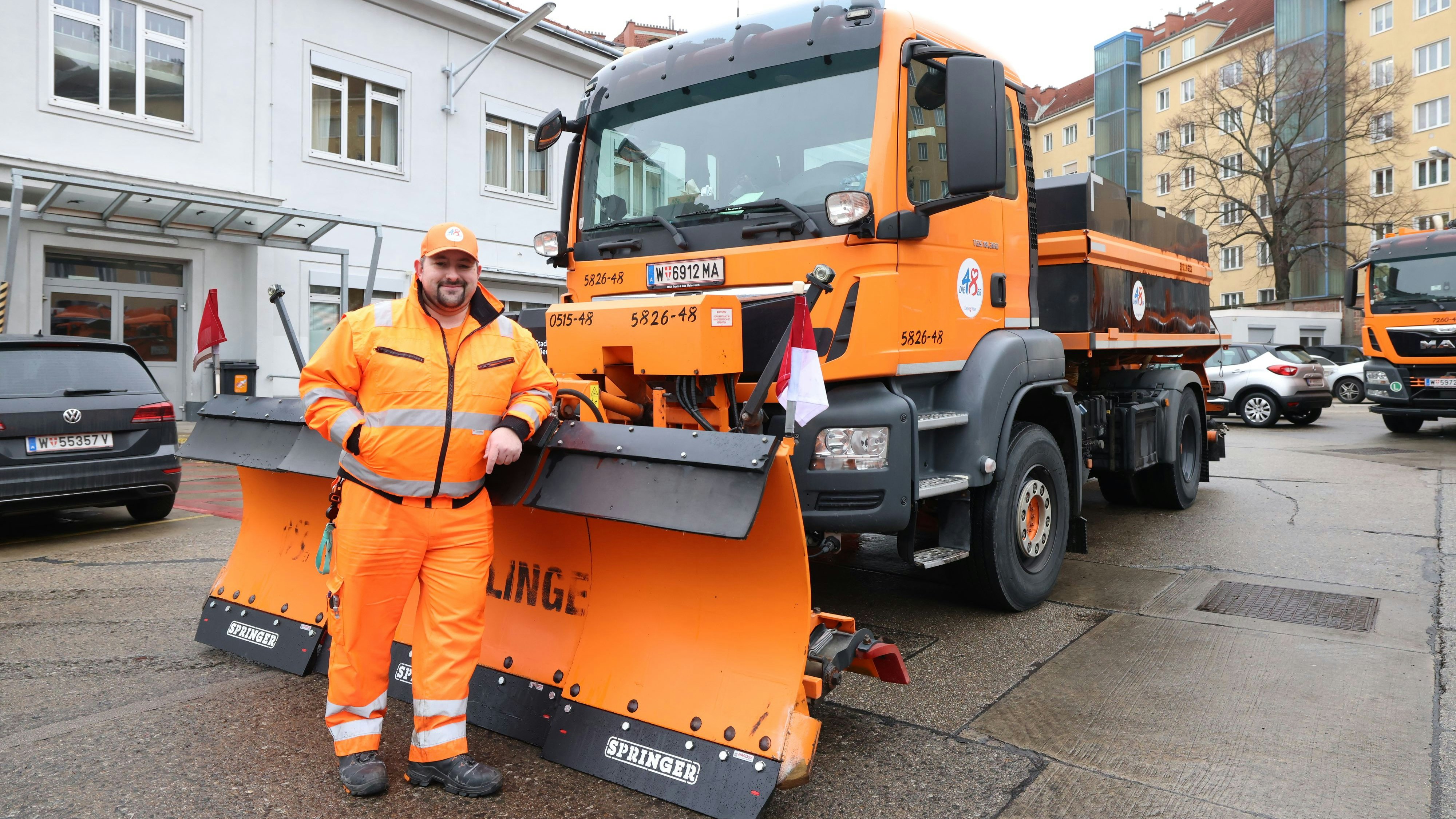 Der Wiener Schneeplugfahrer Daniel Ubell erzählt in "Heute" über seinen Einsätze gegen das Schneechaos.