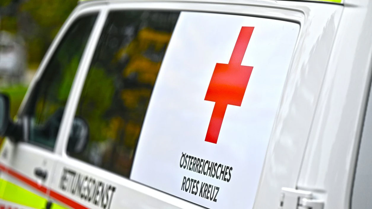 A Red Cross rescue vehicle from the side in Lower Austria