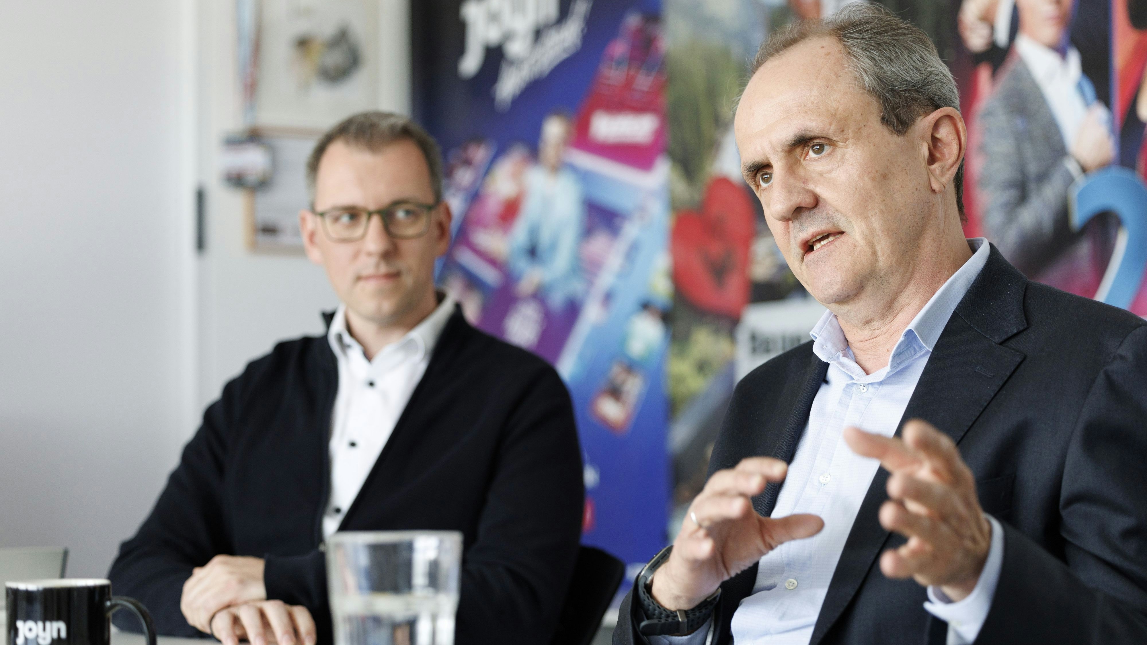 Die Geschäftsführer von ProSiebenSat.1Puls4 Bernhard Albrecht und Thomas Gruber müssen schlechte Nachrichten überbringen. 