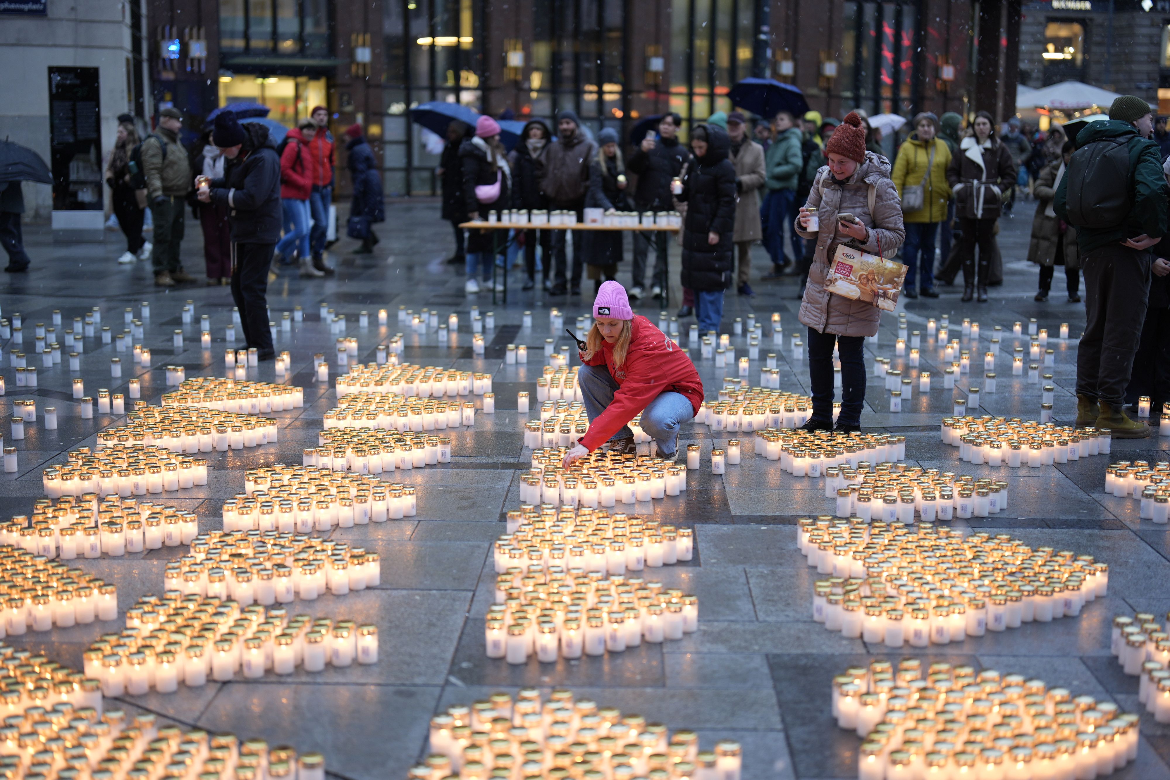 Heute.at - Tausende Kerzen gegen Krieg – Wien leuchtet für Ukraine