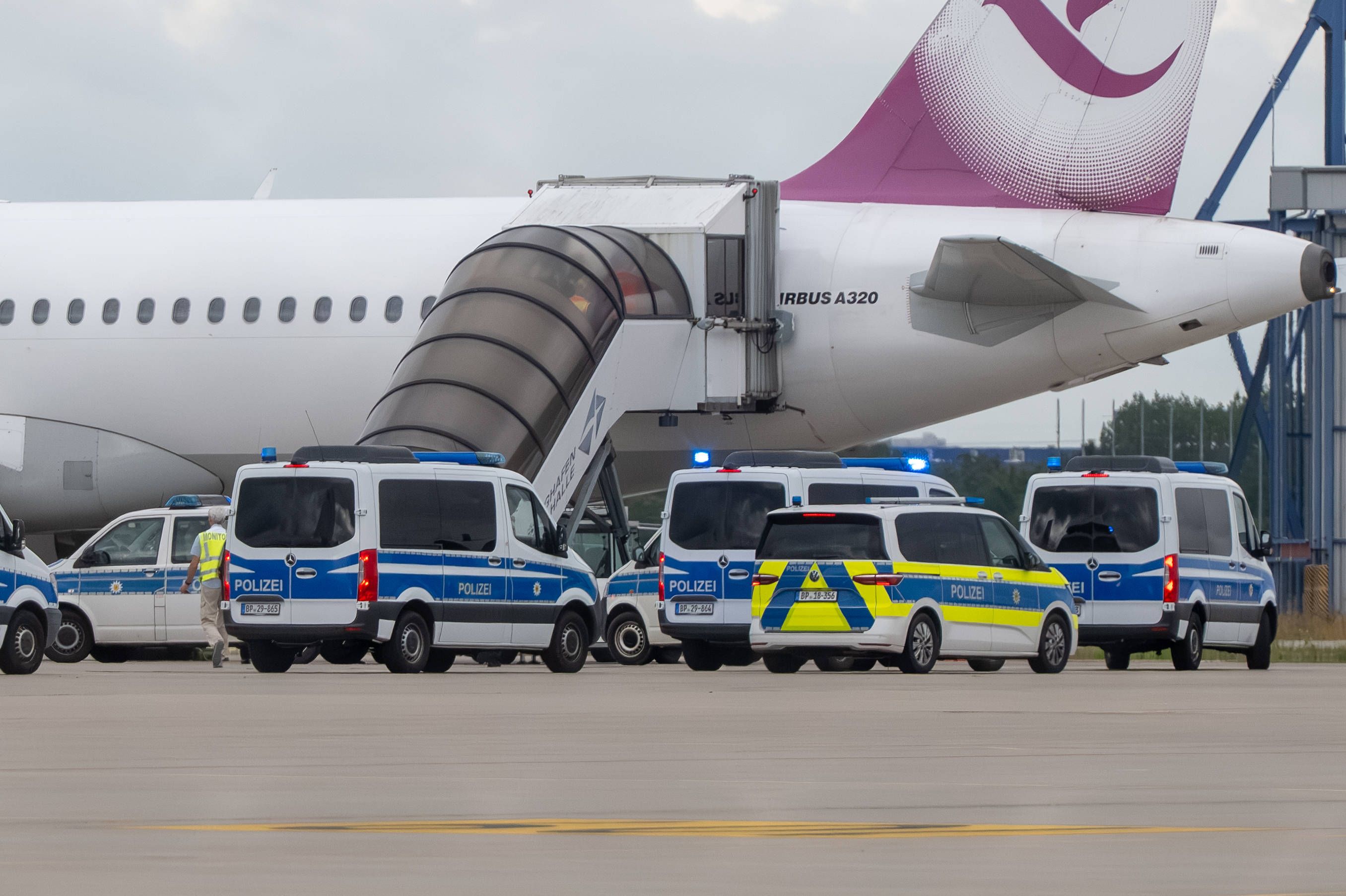 Abschiebung vom Flughafen Leipzig in Richtung Irak mit einem Ferienflieger. Archivbild, 22. Juli 2025