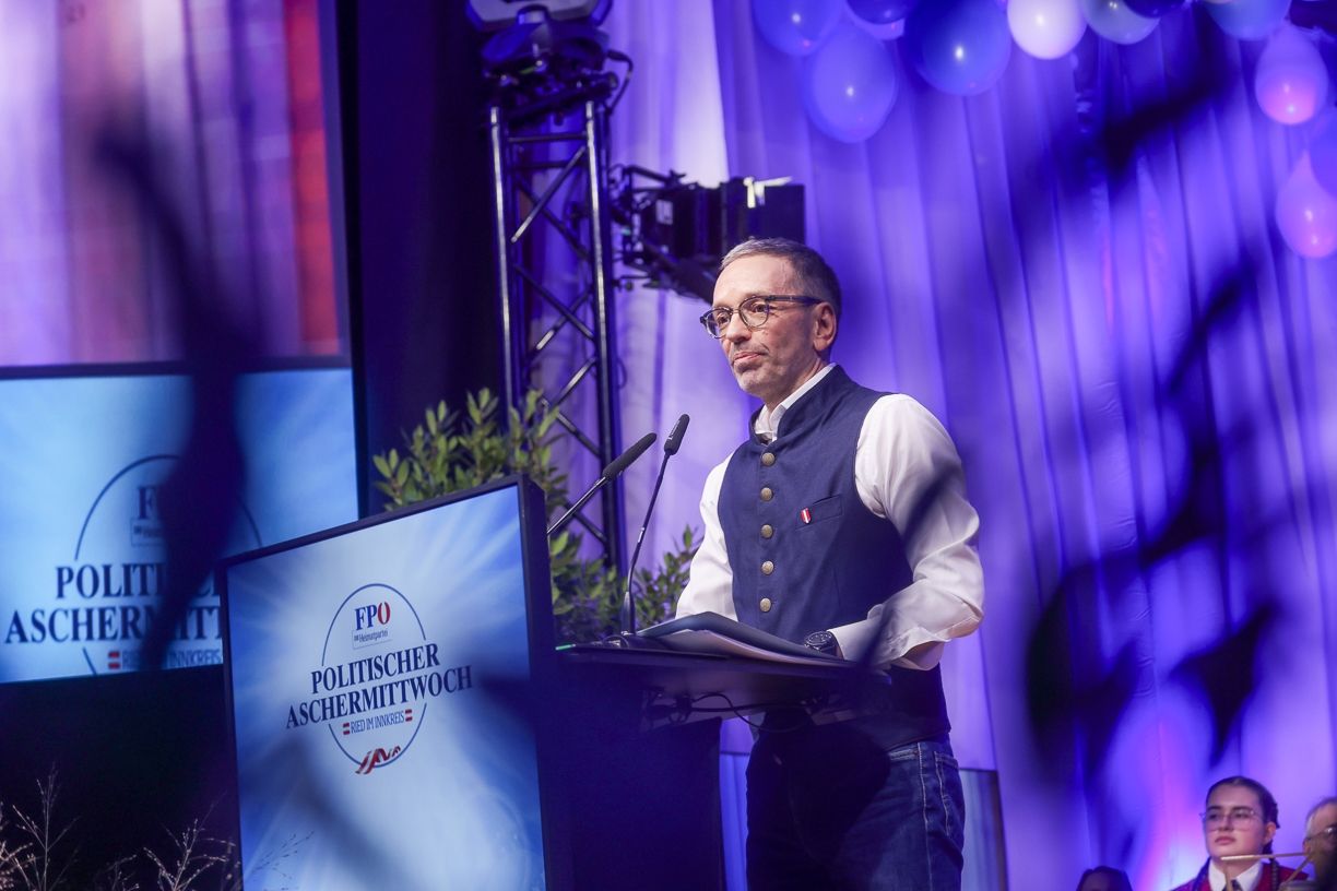 Heute.at - Kickl will Zuwanderer mit Airbert 1 ausfliegen