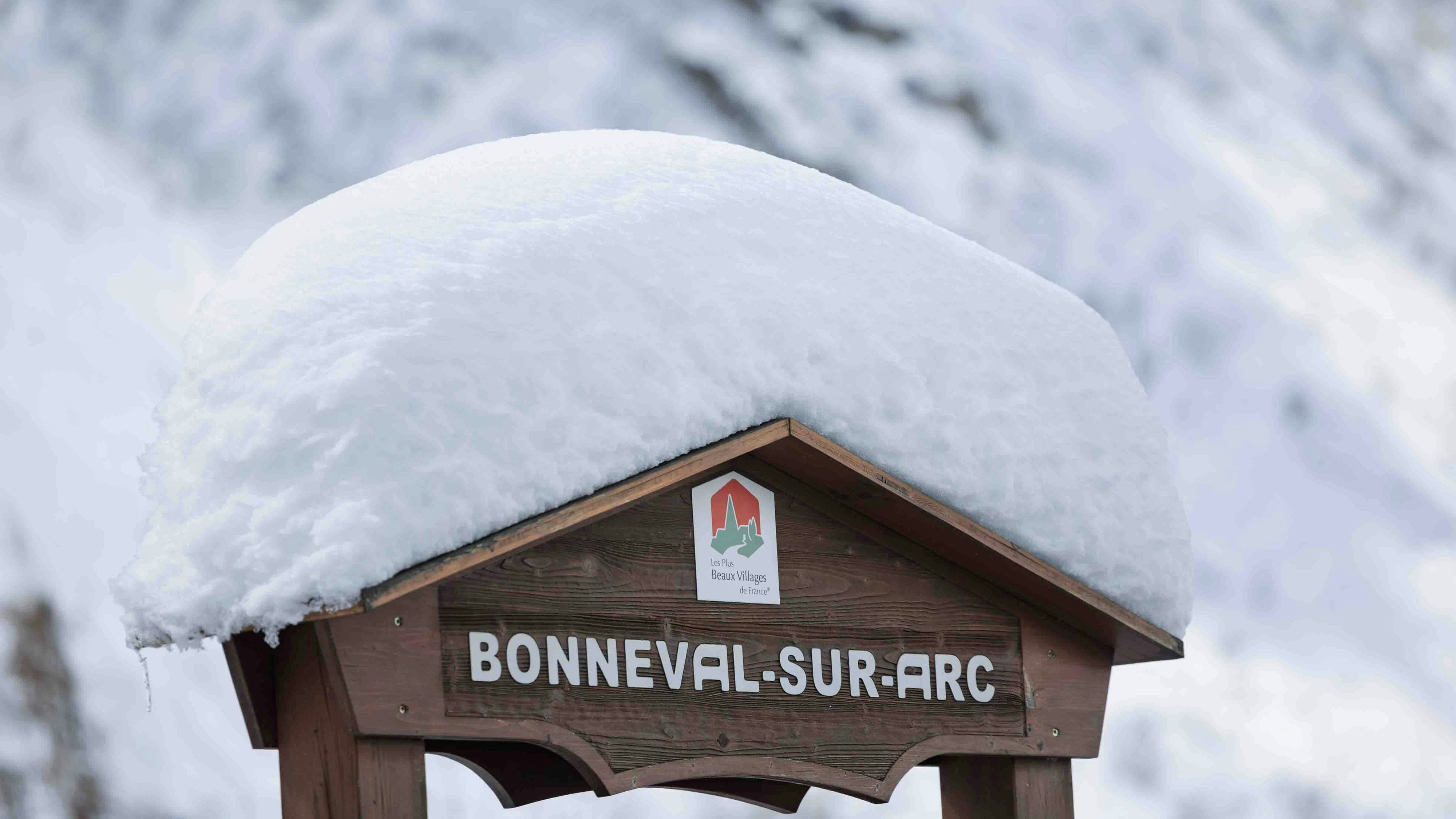 BONNEVAL SUR ARC PHOTOPQR LE DAUPHINE Grégory YETCHMENIZA Bonneval sur Arc 18 04 2025 Bonneval sur Arc Savoie , April 18 The easterly return brought about 1m20 of fresh snow to Bonneval sur Arc The resort closes on April 25 Grégory Yetchmeniza Le Dauphiné Libéré Historic snowfalls in Savoie, French Alps, France Bonneval sur Arc Savoie Rhône Alpes France PUBLICATIONxNOTxINxFRAxBELxSUIxUK Copyright: xPHOTOPQR/LExDAUPHINE/MAXPPPxGrégoryxYETCHMENIZAx 20250418JDL1032 20250418JDL1032