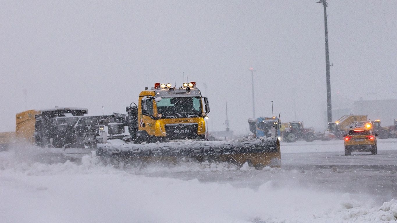 Heute.at - Schnee-Chaos in Wien! Flug von Ex-Kanzler gestrichen