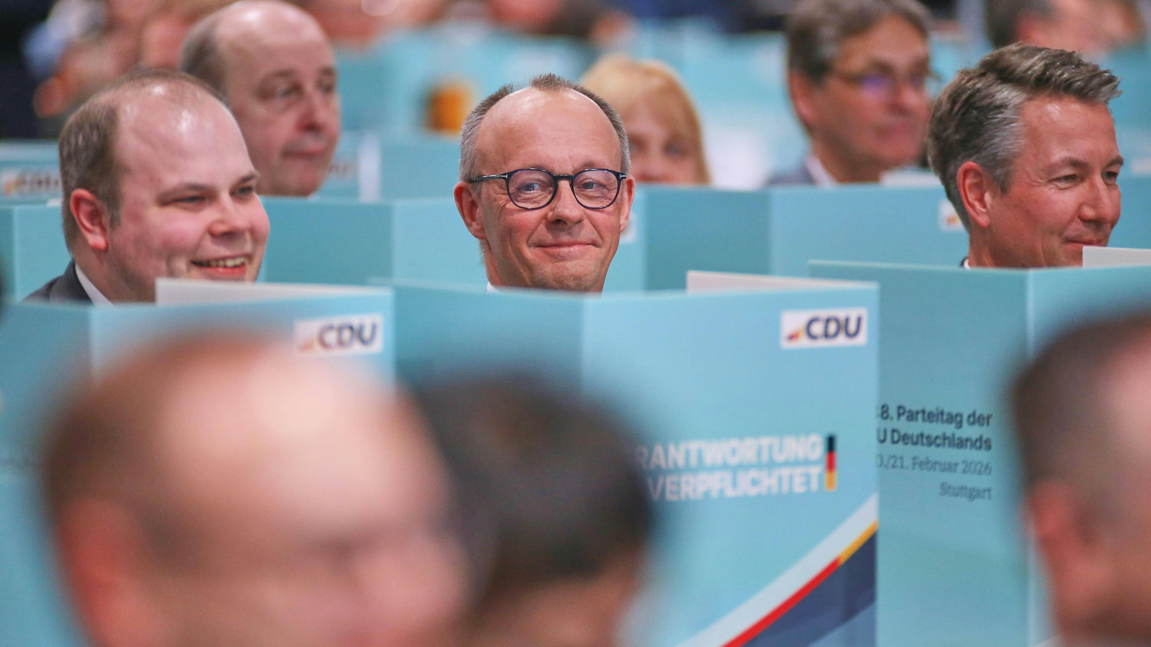 Stuttgart, Baden-Württenberg, Deutschland, 20.02.2026: Messehalle: 38. Bundesparteitag der CDU Deutschlands: Parteichef und Bundeskanzler Friedrich Merz CDU nimmt vor seiner Wiederwahl im Plenum Platz und hat eine Tischwahlkabine *** Stuttgart, Baden Württenberg, Germany, 20 02 2026 Exhibition Hall 38 Federal Party Conference of the CDU Germanys party leader and Federal Chancellor Friedrich Merz CDU takes a seat in the plenum before his re-election and has a table voting booth Copyright: xdtsxNachrichtenagenturx dts_107390