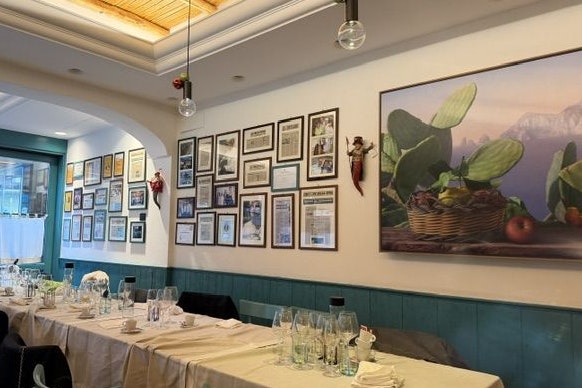 "Lo Stuzzichino" im Wintermodus: gedeckte Tische, leise Gläser – und endlich Platz für Geschmack