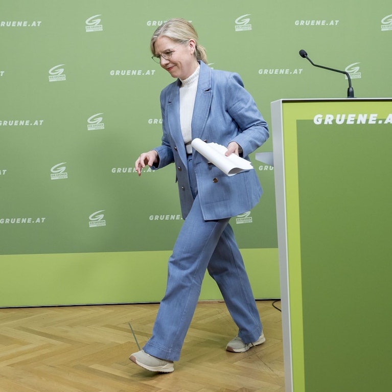 Die SPÖ zittert ihrem Parteitag entgegen, dabei müsste sie vor ganz etwas anderem Angst haben. Die Grünen nehmen den Roten die Themen weg. Jetzt fordern sie per Petition eine Reichensteuer. Das ist frech, aber mutmaßlich wirkungsvoll.