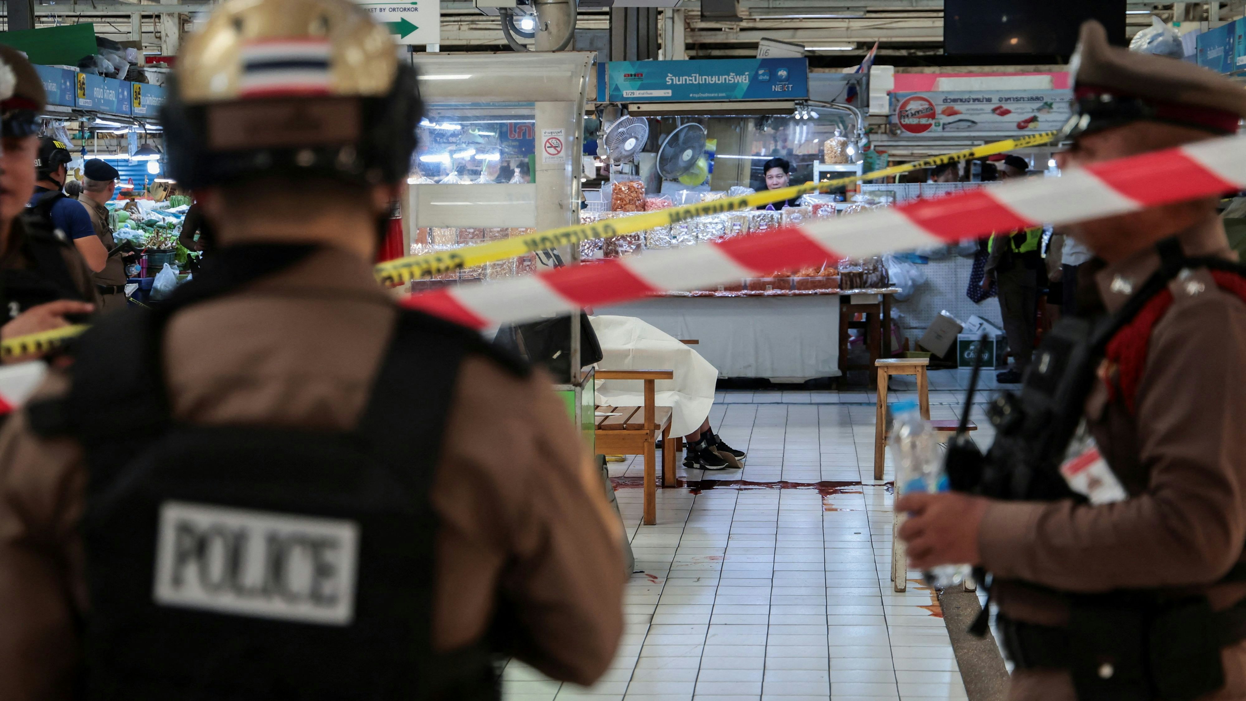 Die Polizei fand ihn unter seinem Balkon. (Symbolbild)