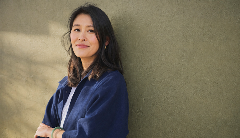 Rachel Khong kam im Alter von zwei Jahren in die USA. Ihre alte Heimat ist ihr heute fremd, in der neuen Heimat ist sie oft eine Fremde. Im US-Besteller