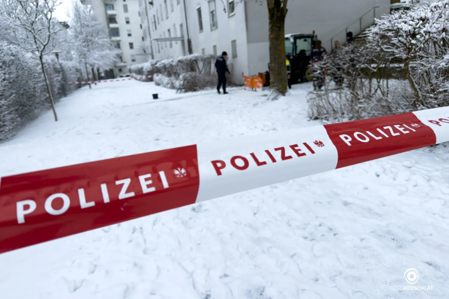 Nach dem tödlichen Unfall hat die Polizei die Ermittlungen aufgenommen.