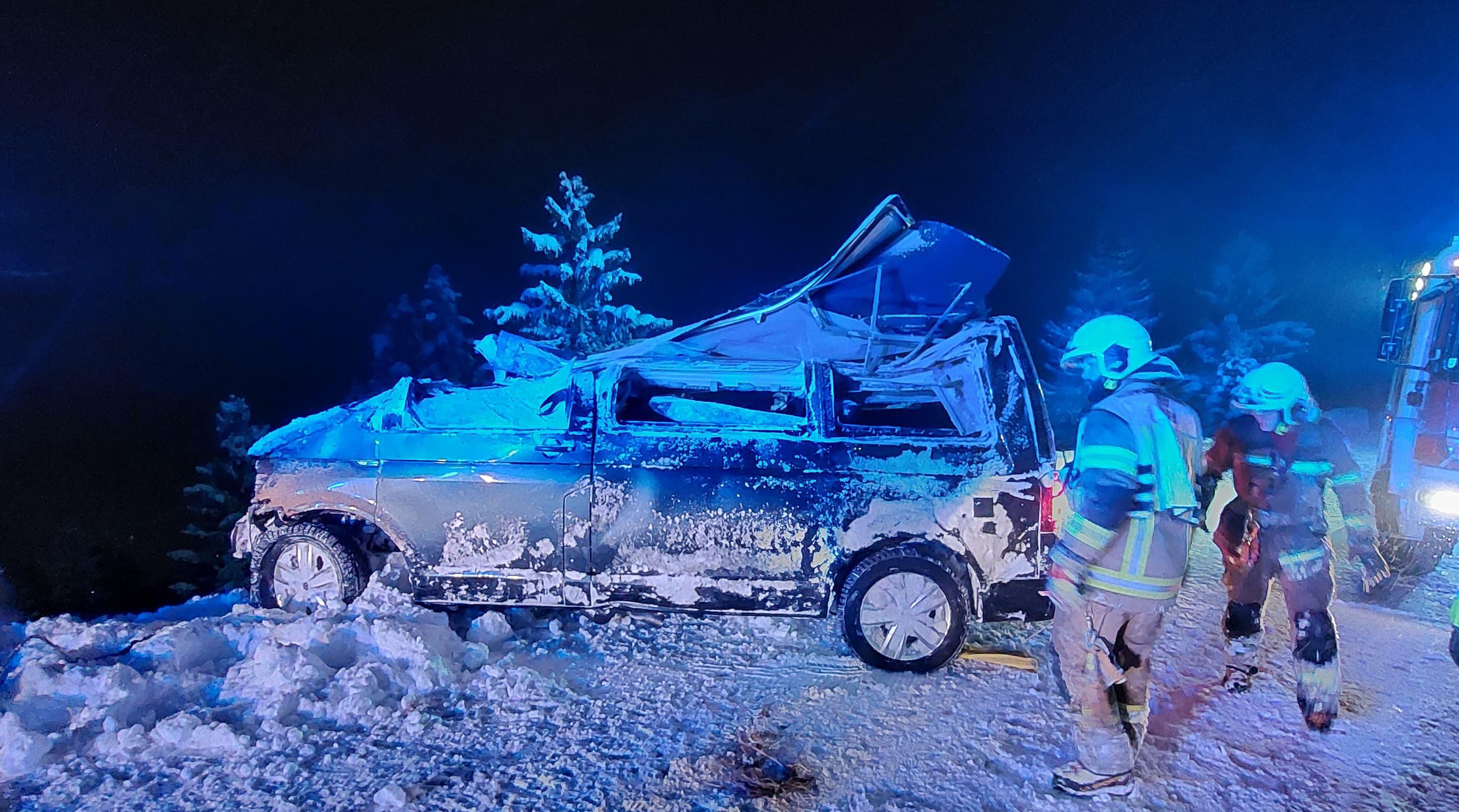Das Auto wurde komplett demoliert. 