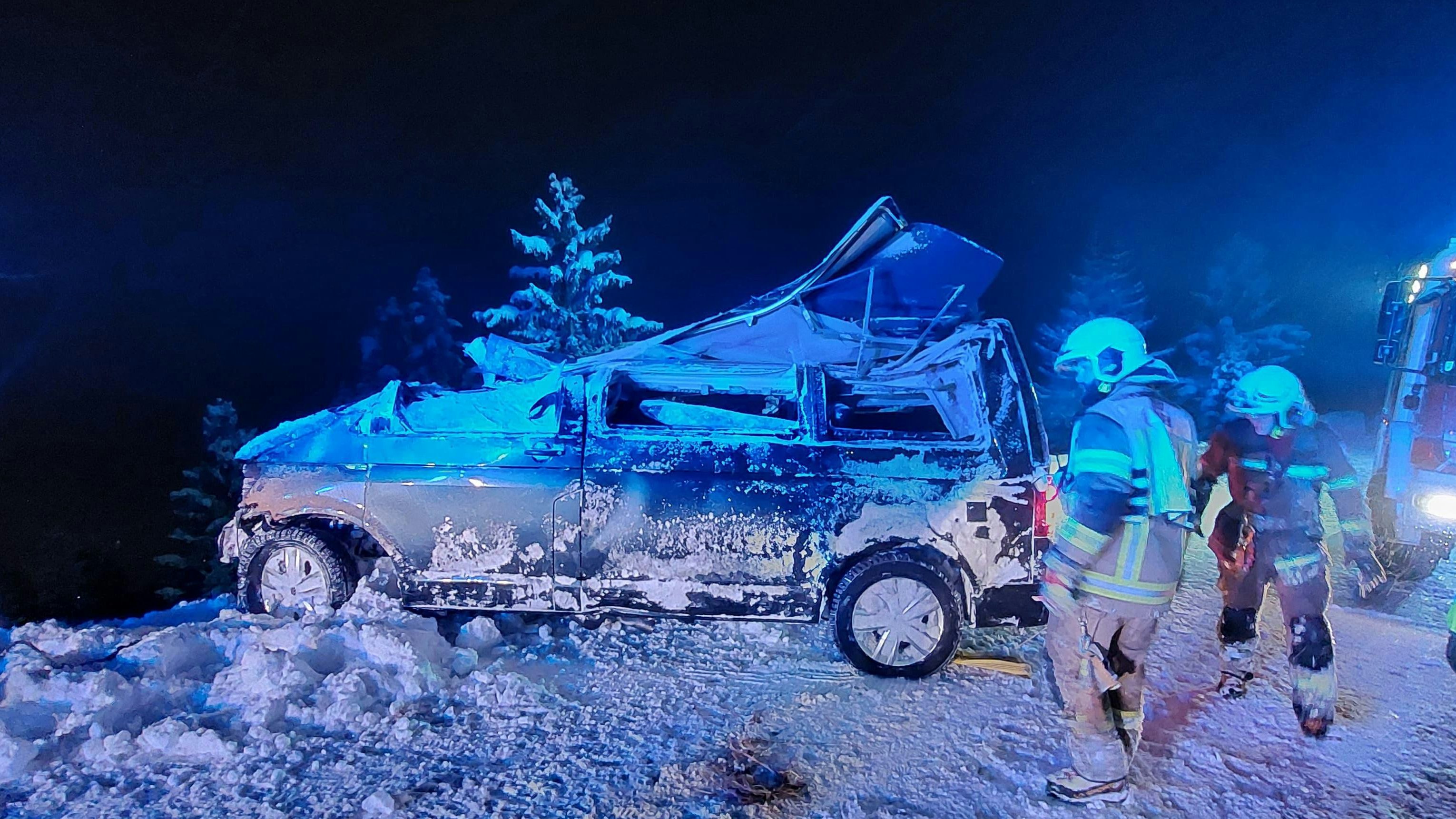 Das Auto wurde komplett demoliert. 
