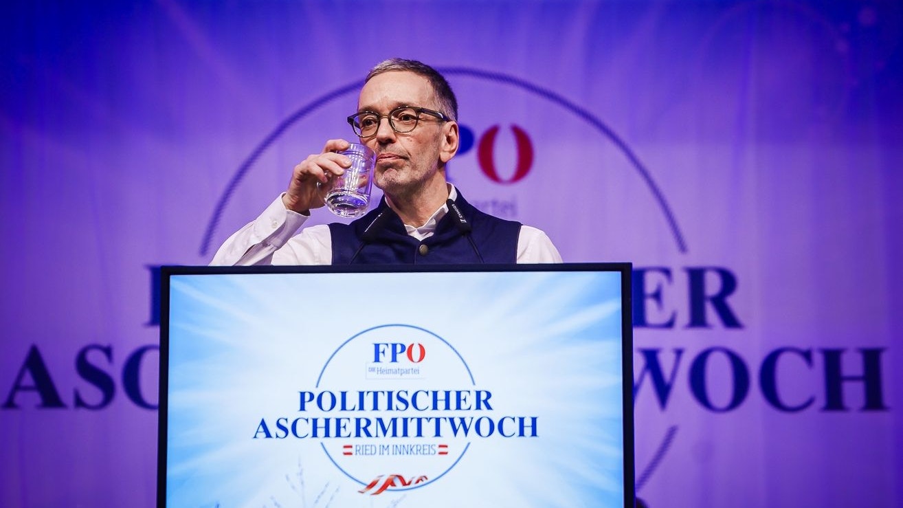 Herbert Kickl war in der Jahnturnhalle nah am Wasser gebaut