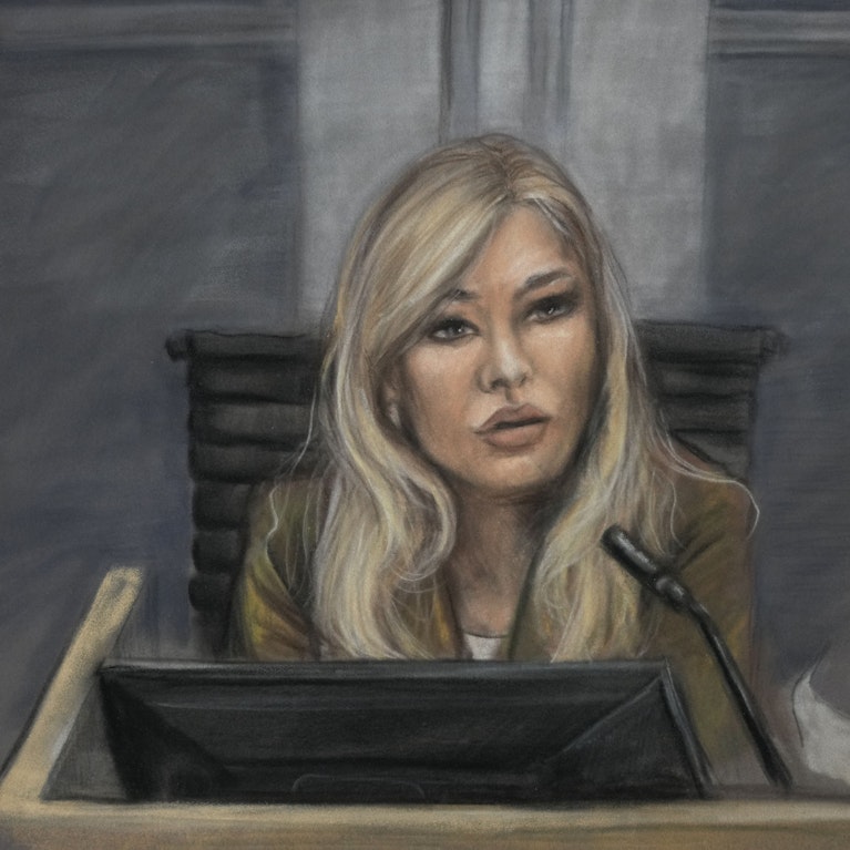 Ein Jahr lebte Nora Haukland an der Seite von Marius Borg Høiby. Dabei erlebte sie eine Achterbahnfahrt der Gefühle: Intime Momente der Zweisamkeit, aber auch nackte Angst vor seiner Unberechenbarkeit und Aggression. Protokoll einer toxischen Partnerschaft.