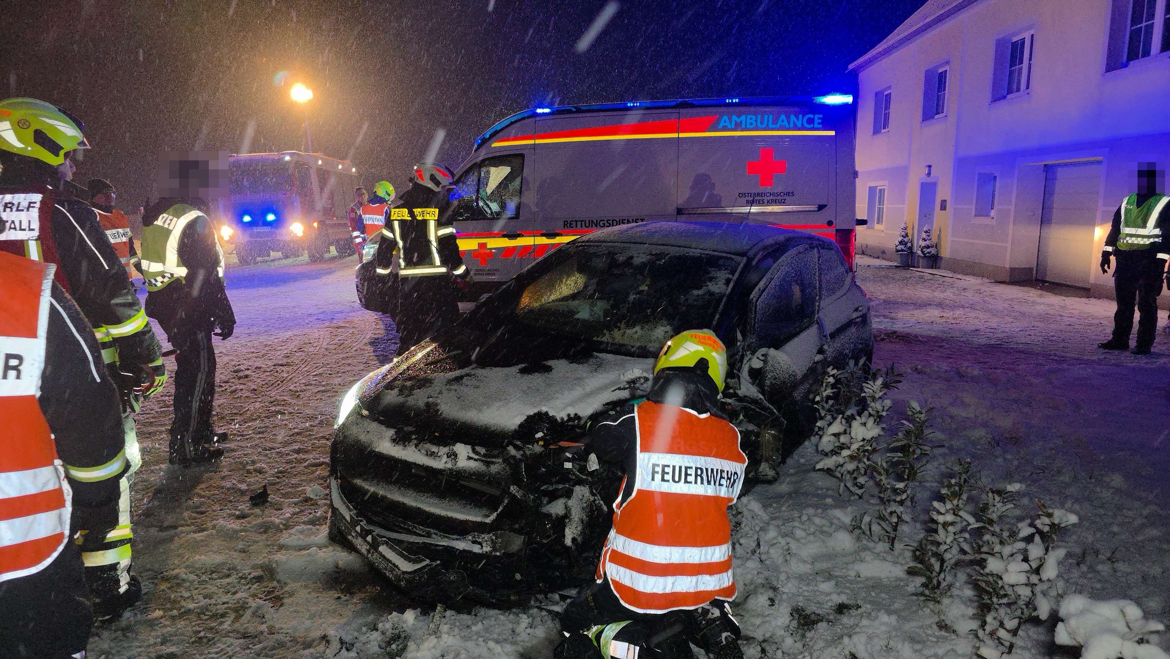 Bei dem Unfall wurden fünf Personen verletzt.