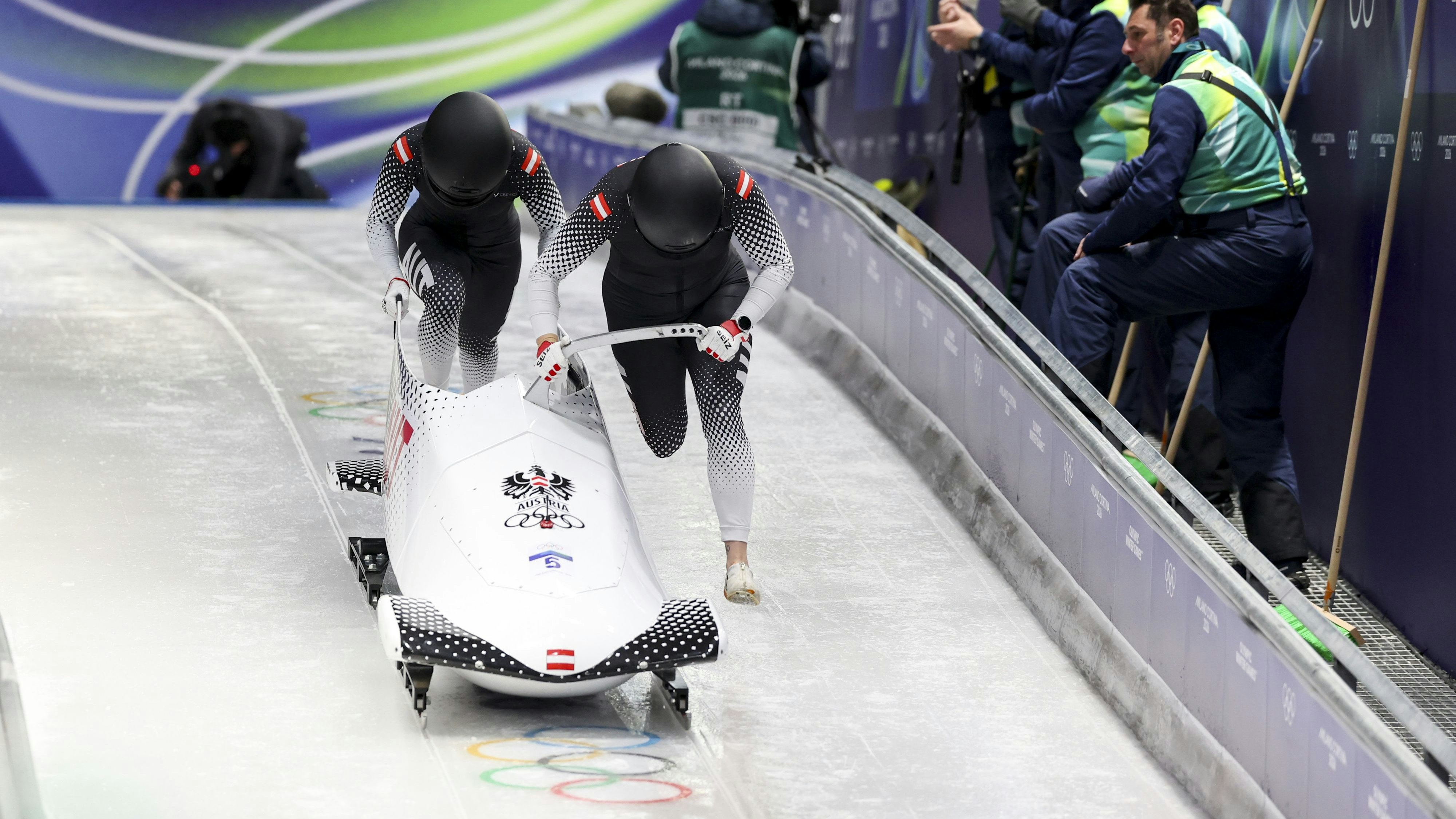 CORTINA D AMPEZZO,ITALY,20.FEB.26 - OLYMPICS, BOBSLEIGH - Winter Olympic Games Milano Cortina 2026, 2-woman, heat 1 and 2. Image shows Katrin Beierl and Christina Simone Williams (AUT). Photo: GEPA pictures/ Matic Klansek