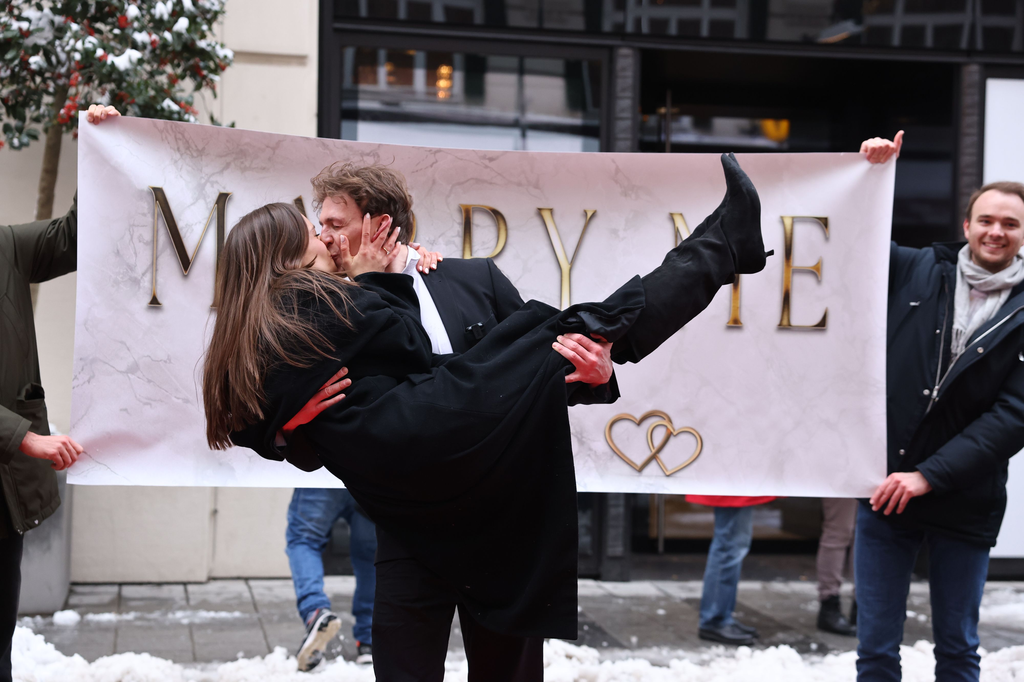 Der Heiratsantrag von Clemens für seine Cassandra vor dem Schwarzen Kameel sorgte für riesiges Aufsehen.