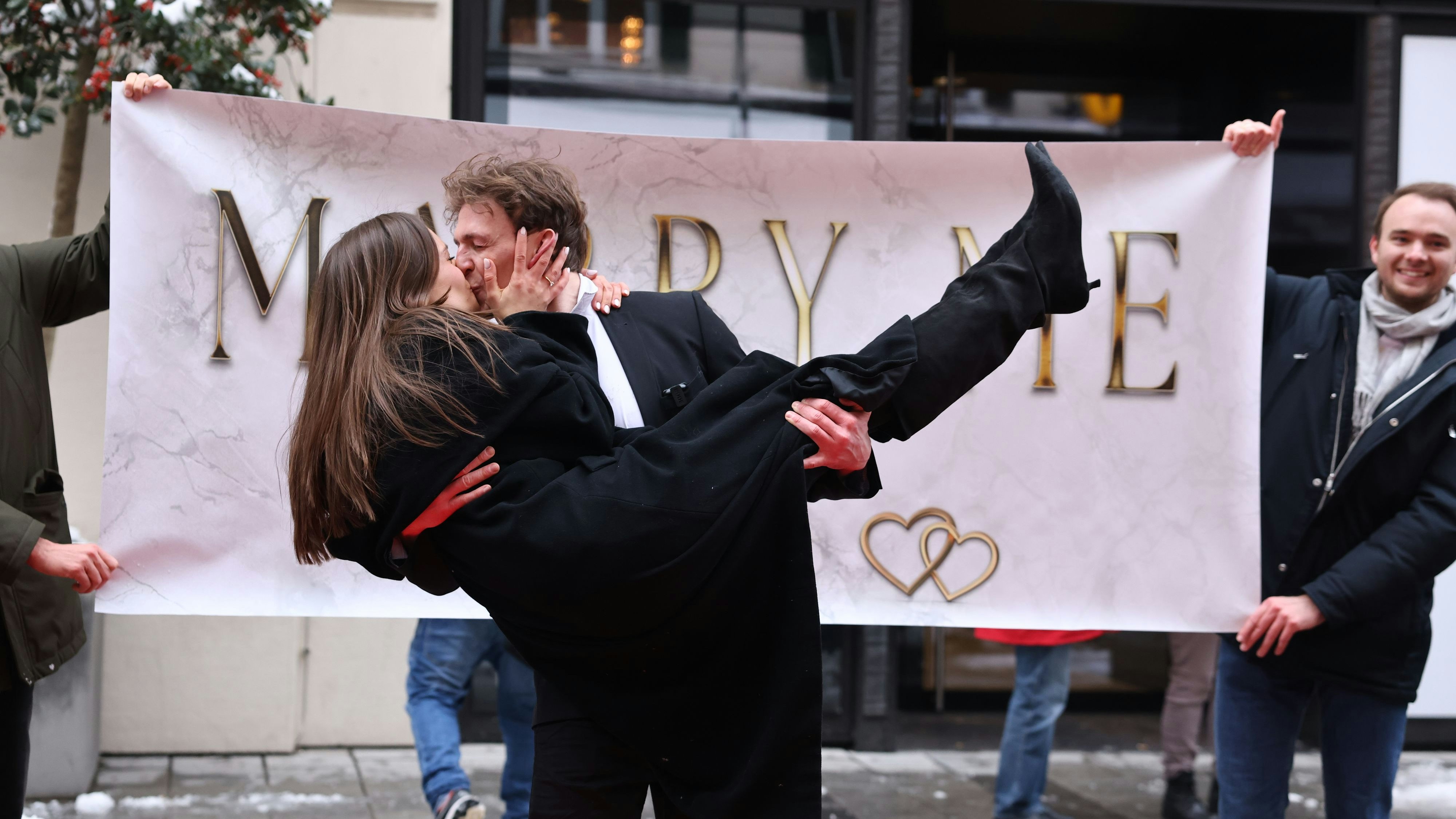 Der Heiratsantrag vor dem Schwarzen Kameel sorgte für riesiges Aufsehen.