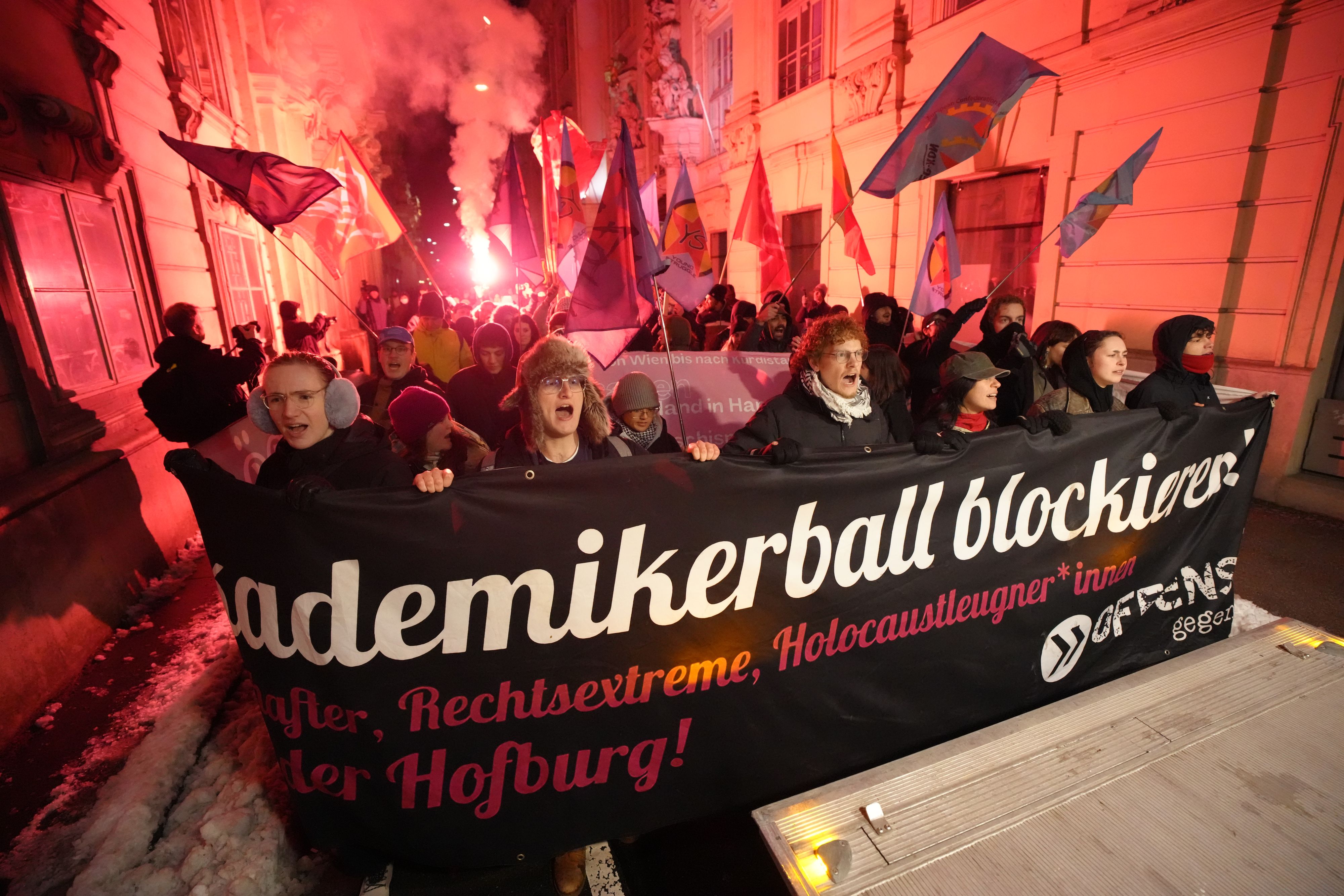 In Wien kam es am Freitagabend zu zwei Demonstrationen.