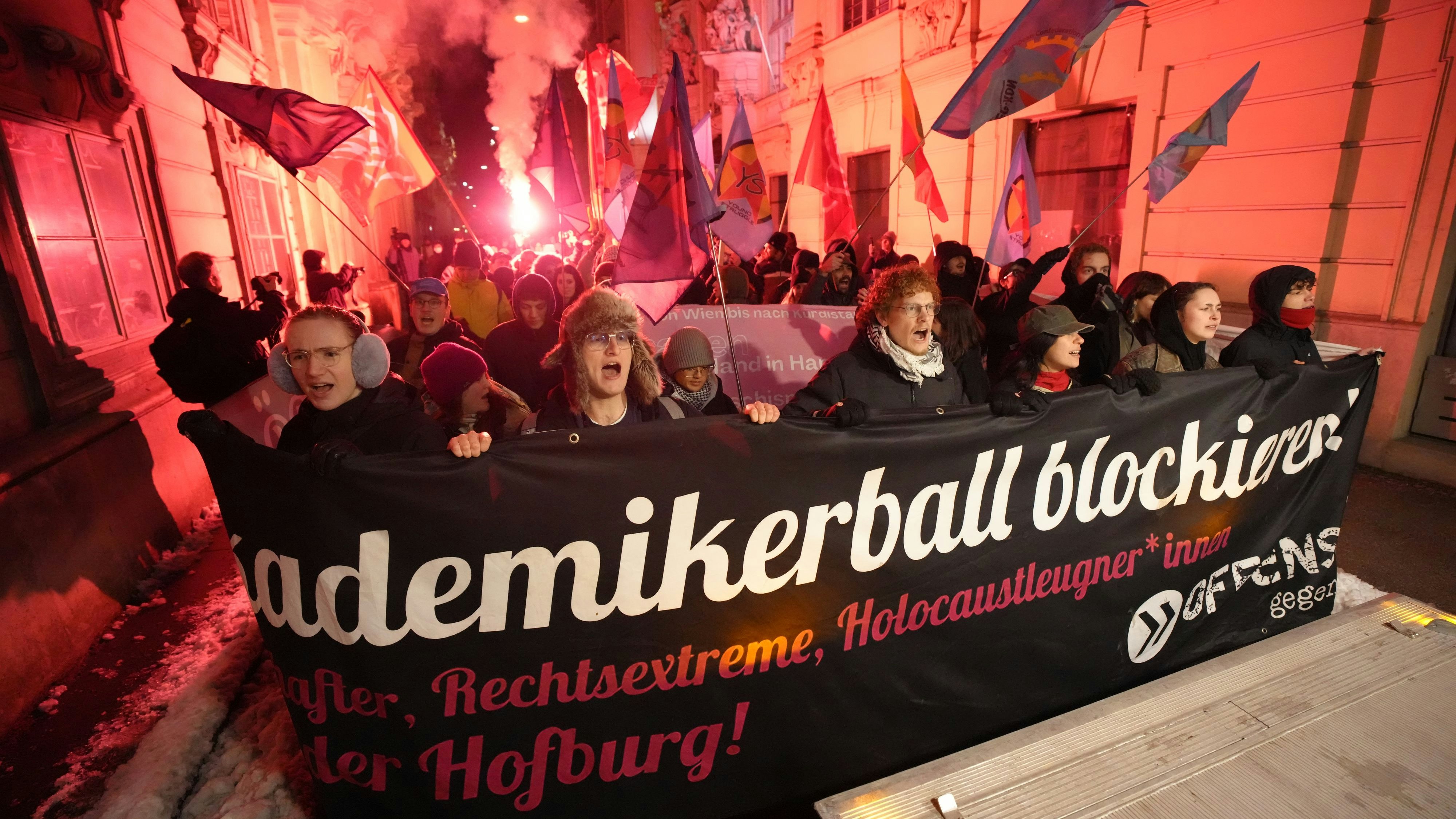 In Wien kam es am Freitagabend zu zwei Demonstrationen.