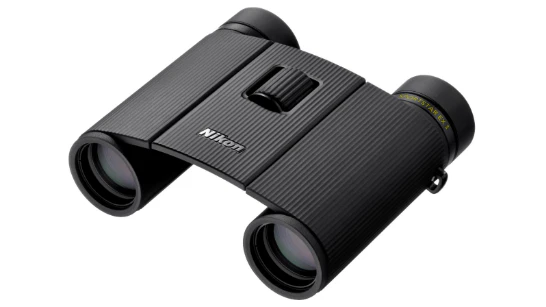 Nikon stellt neue Outdoor-Ferngläser Sportstar Ex II vor.