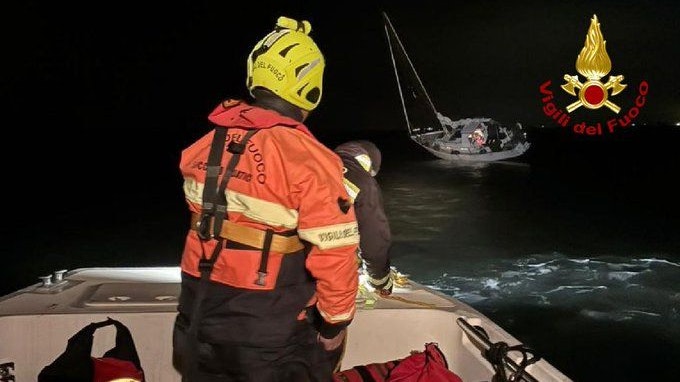 Drei Österreicher gerieten mit ihrem Segelboot in Italien in Seenot.