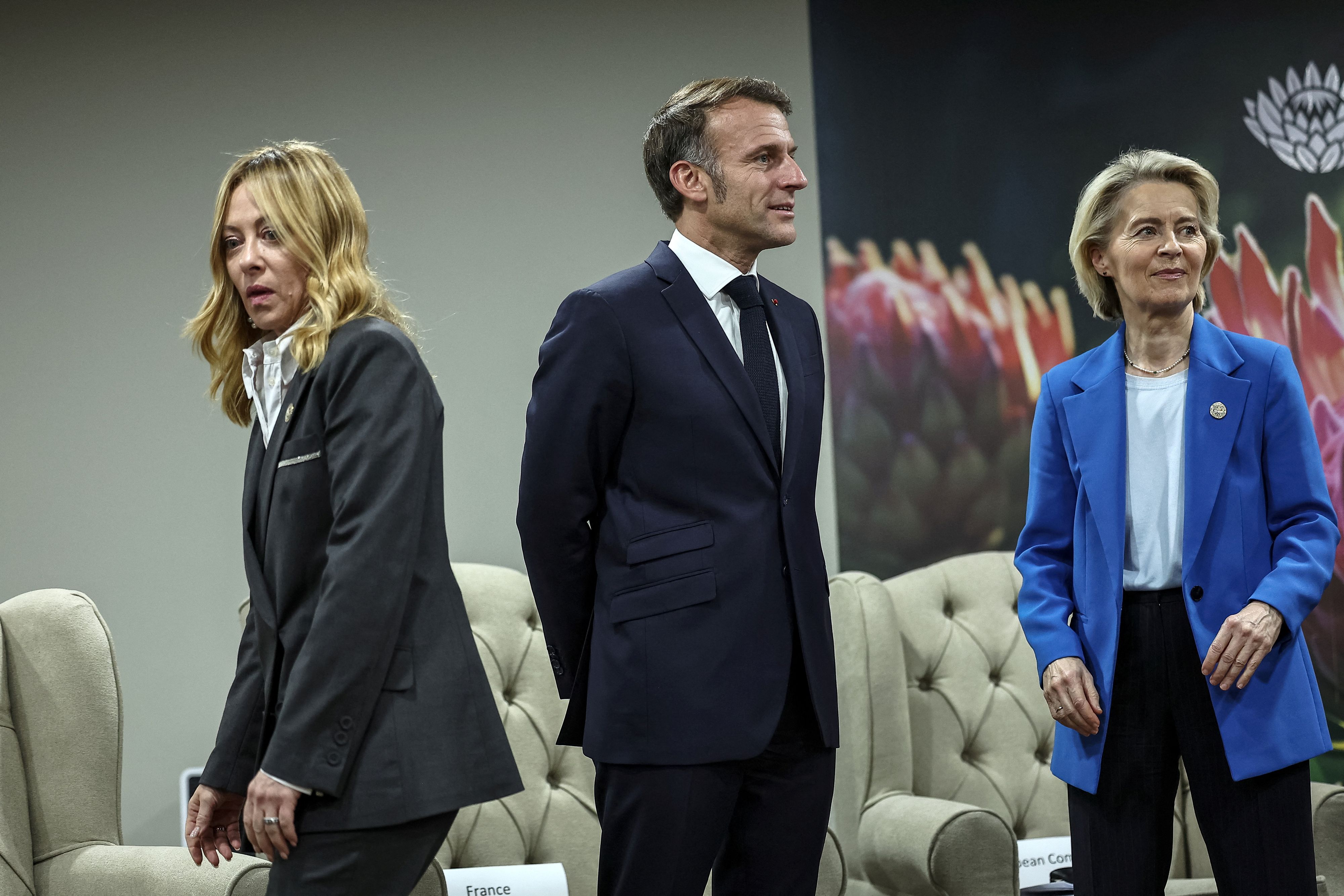 Frankreichs Präsident Emmanuel Macron warf der italienischen Regierungschefin Giorgia Meloni indirekt eine unerwünschte Einmischung vor.